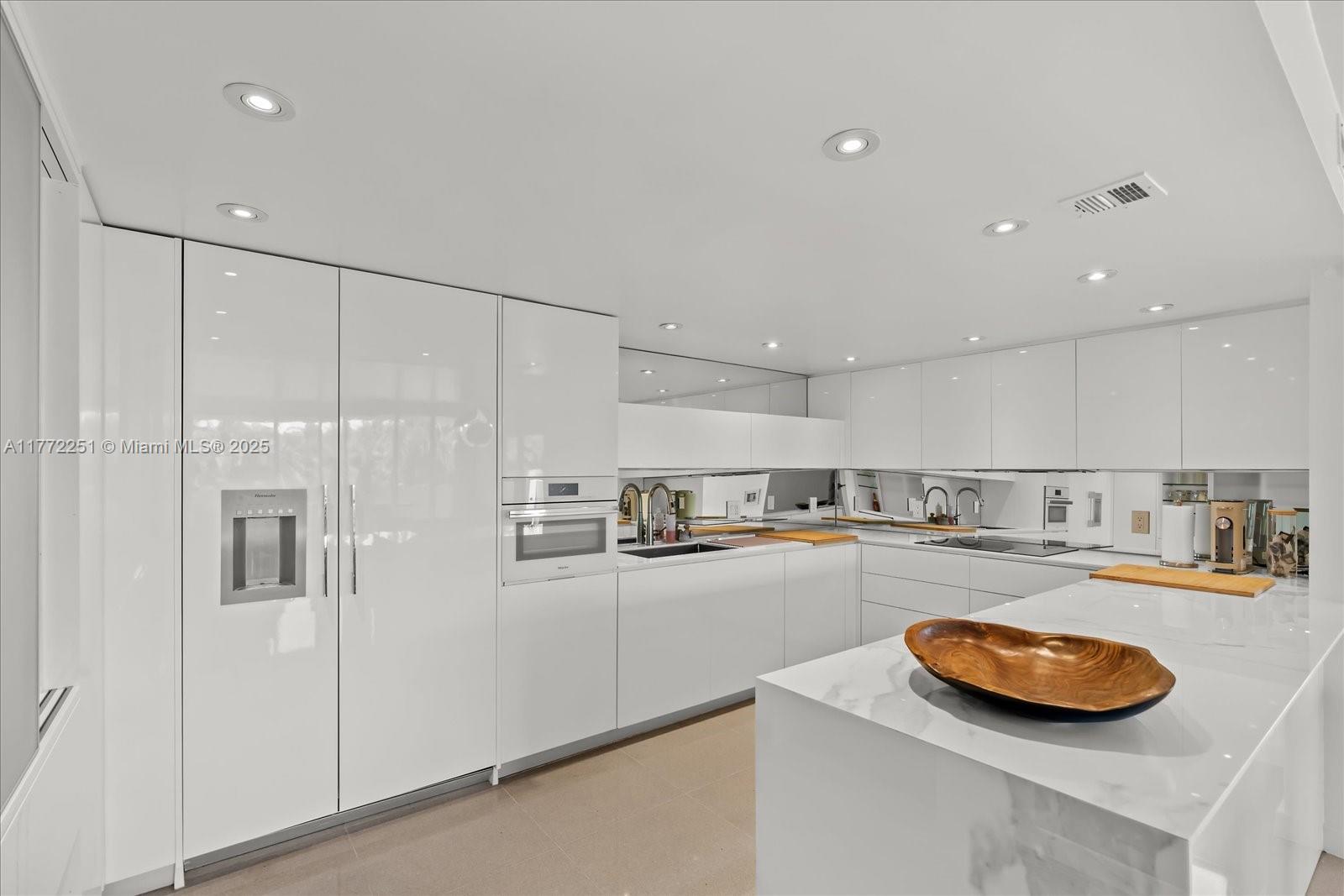 155 Ocean Lane Dr #208, Key Biscayne FL 33149