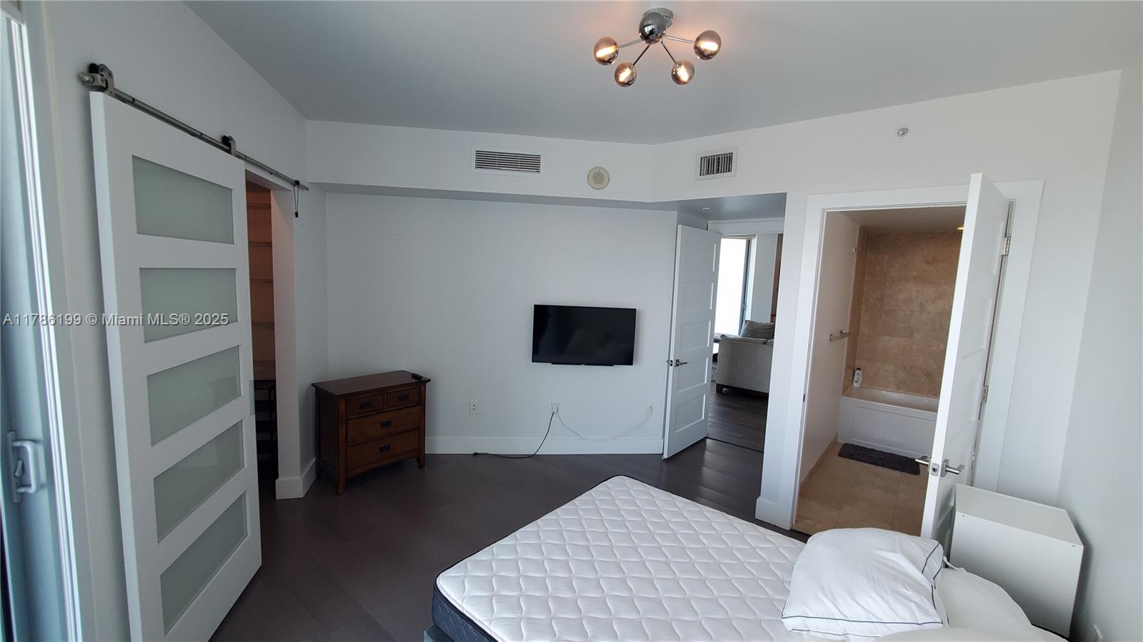 350 S Miami Ave #3713, Miami FL 33130