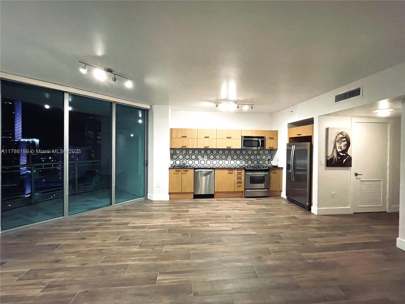 350 S Miami Ave #3713, Miami FL 33130