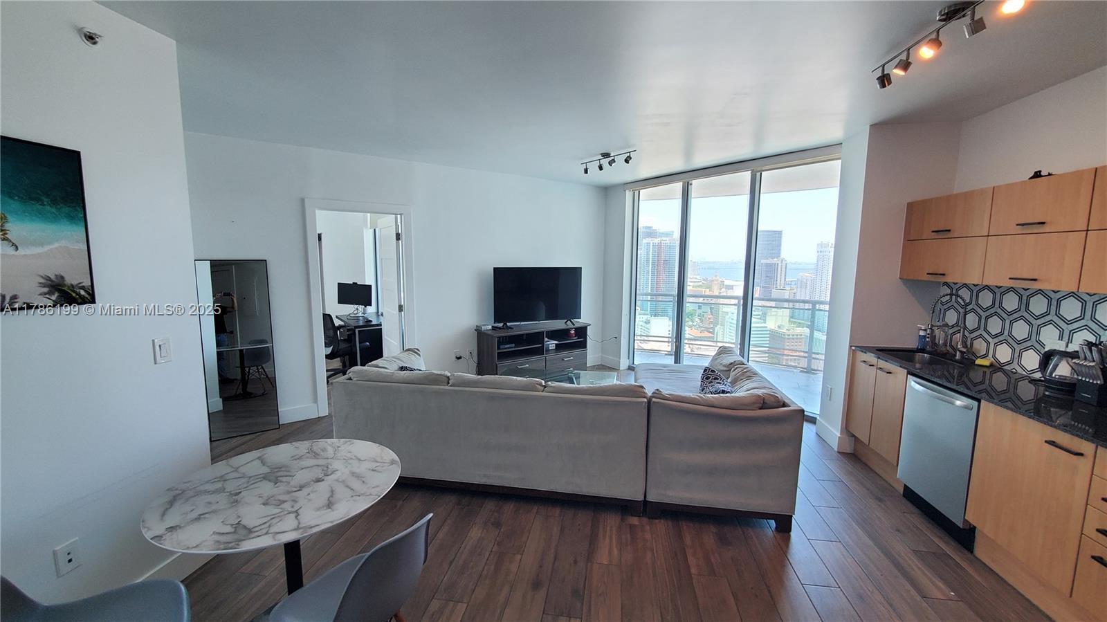 350 S Miami Ave #3713, Miami FL 33130