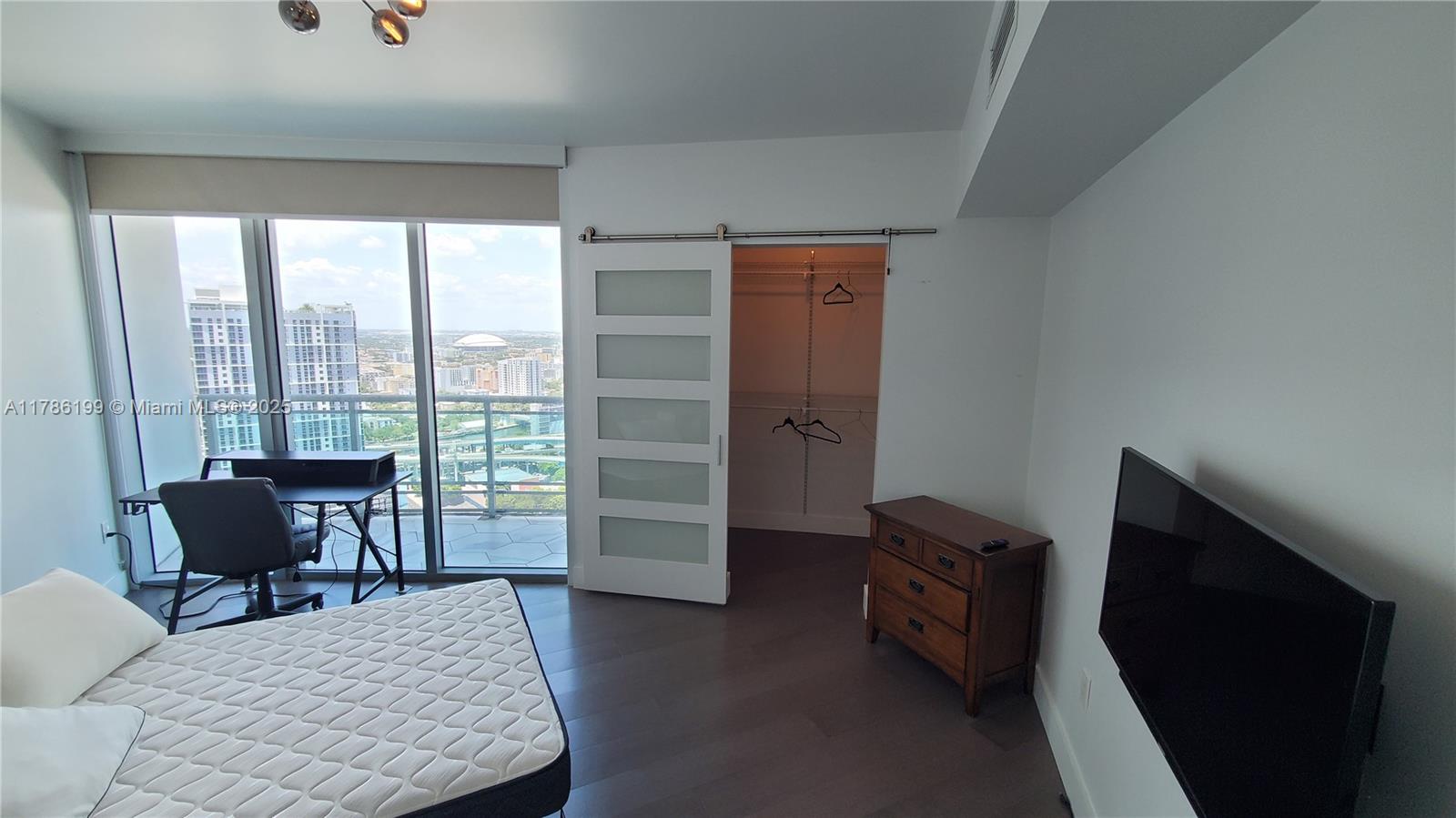 350 S Miami Ave #3713, Miami FL 33130