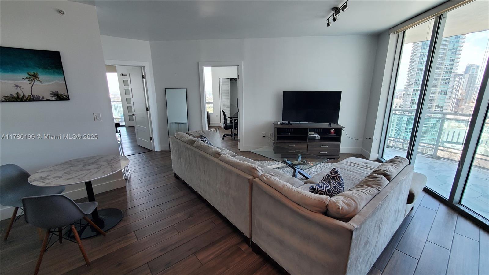 350 S Miami Ave #3713, Miami FL 33130