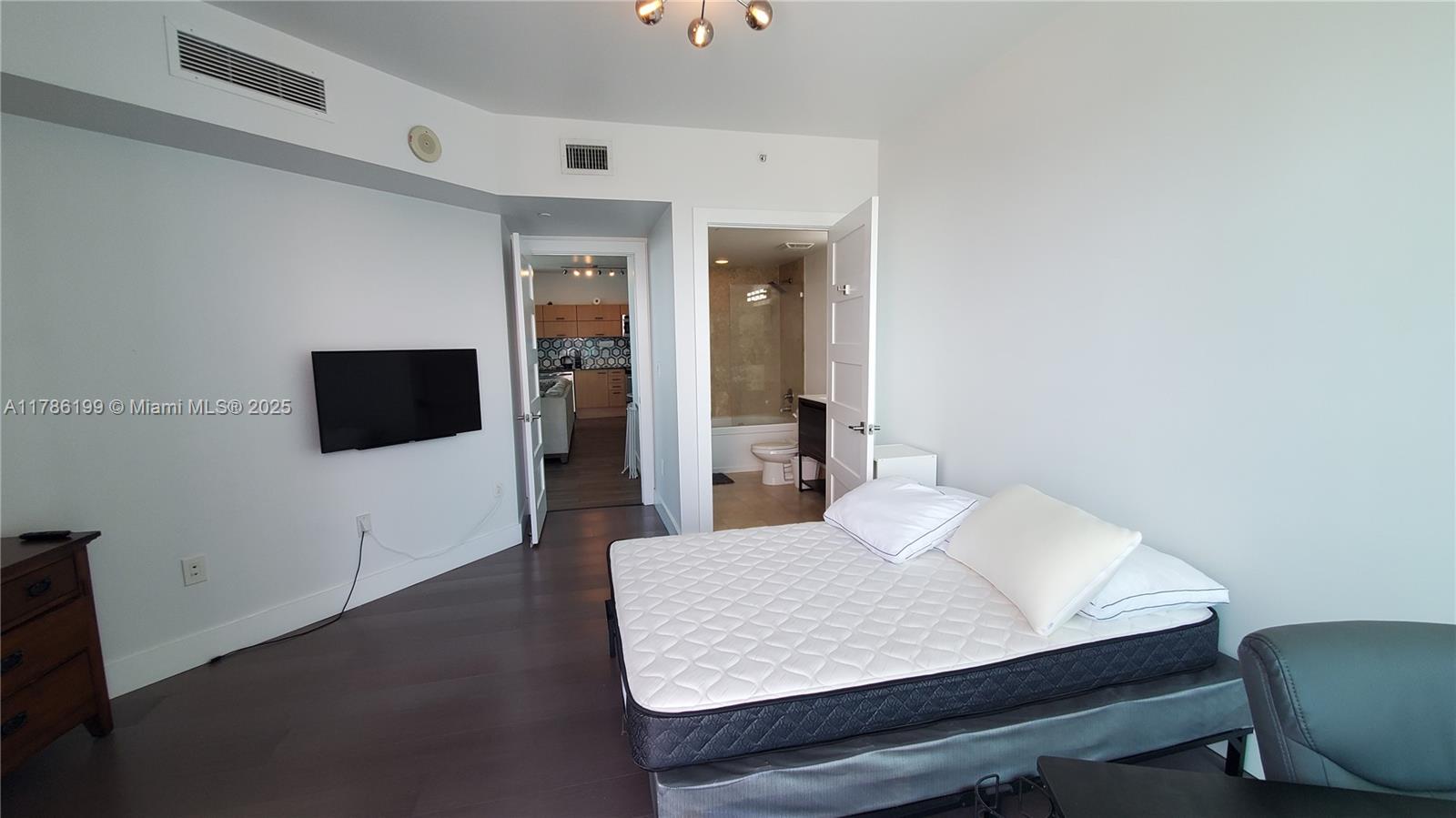 350 S Miami Ave #3713, Miami FL 33130