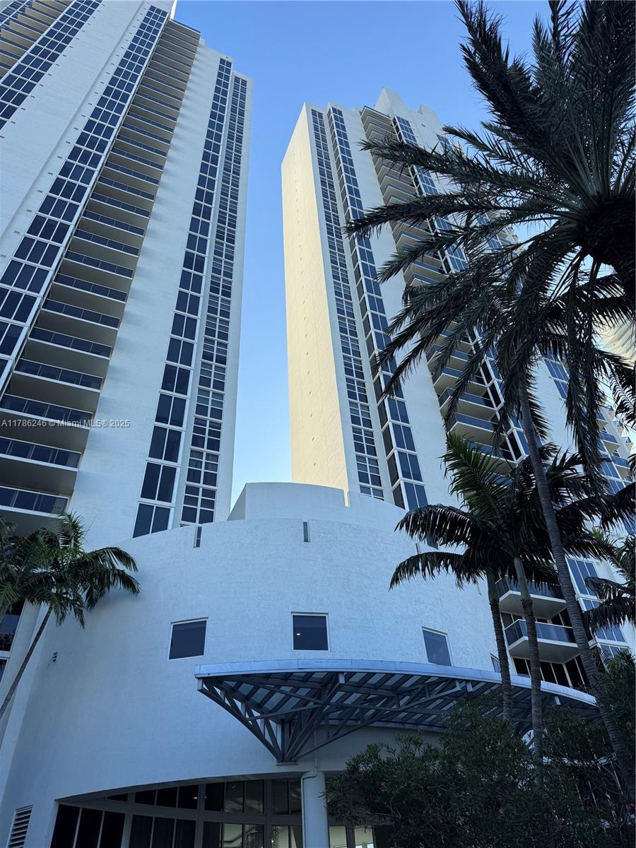 Apartamento à Venda em Sunny Isles Beach, FL