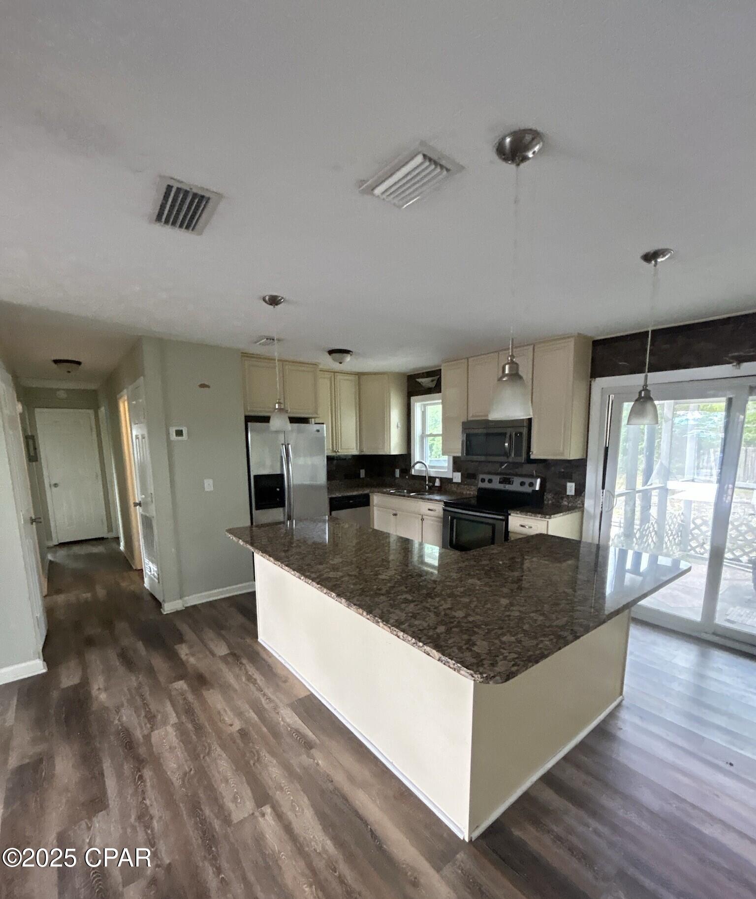 Image 4 For 2004 Greenbriar Boulevard