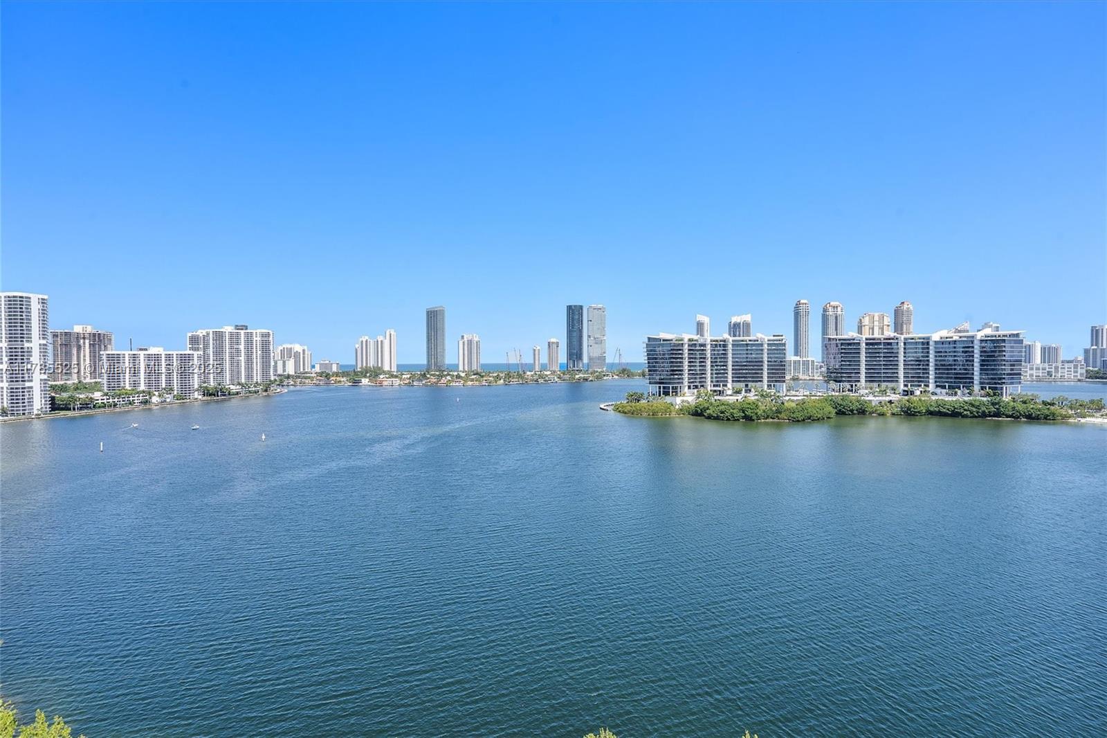 3300 NE 188th St #UPH15 + ROOF TOP, Aventura FL 33180