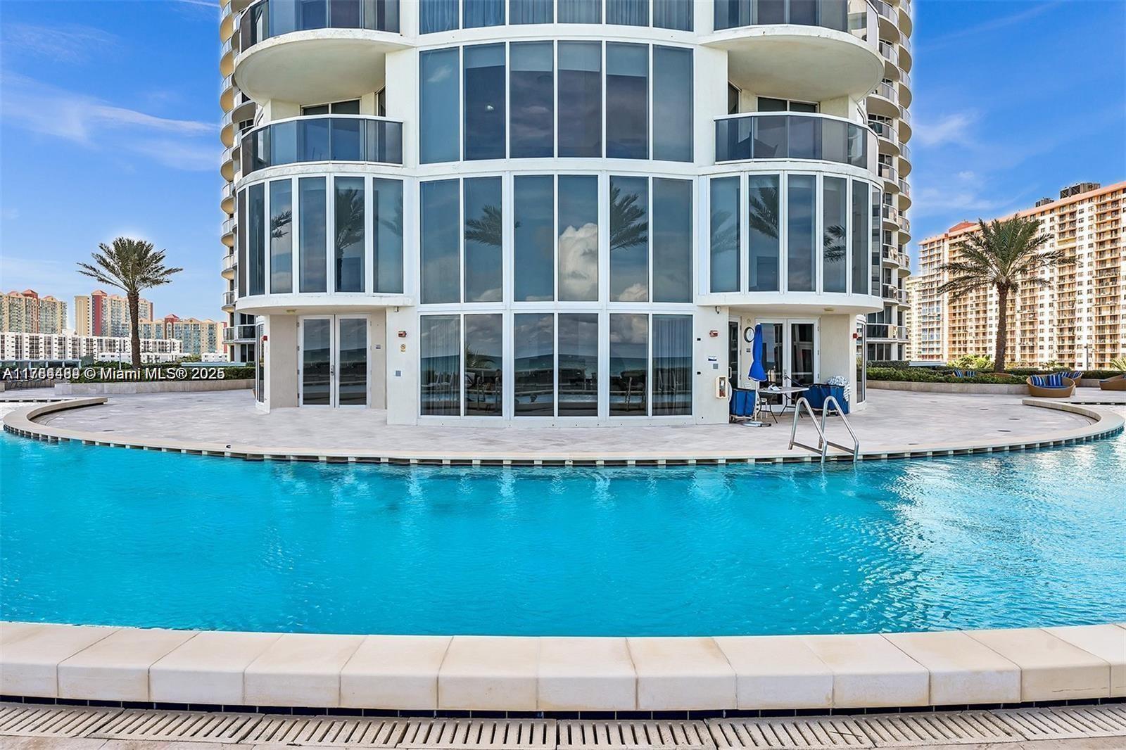 Apartamento à Venda em Sunny Isles Beach, FL