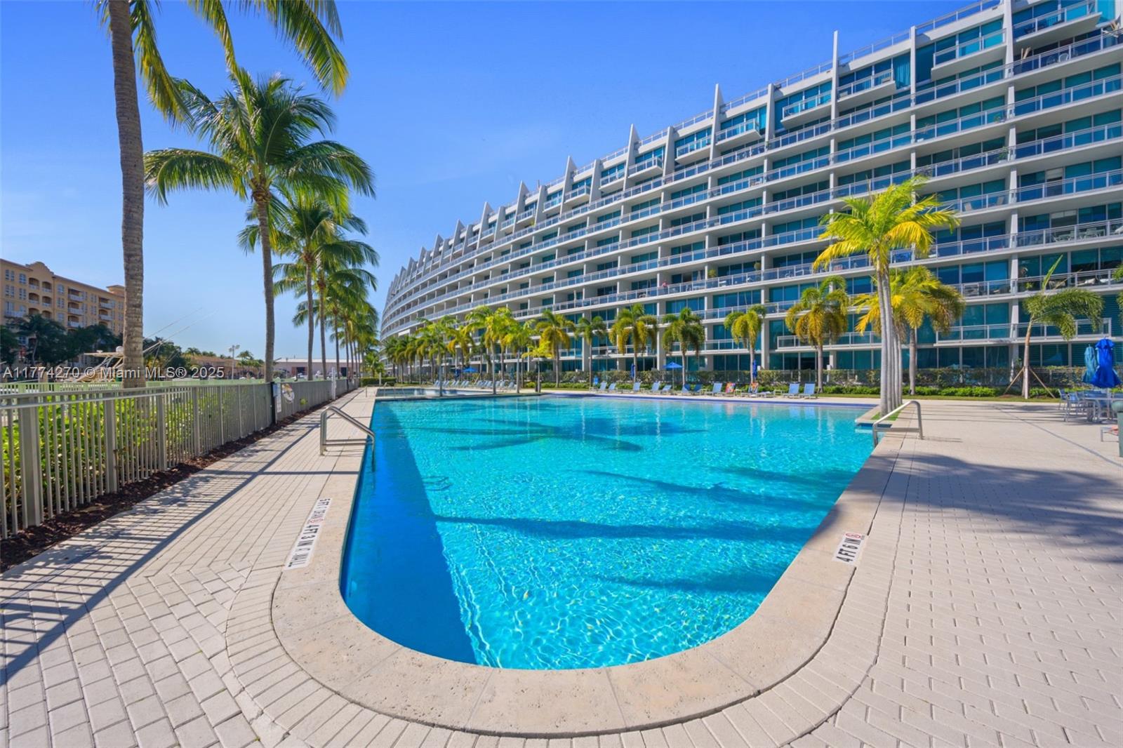 2950 NE 188th St #525, Aventura FL 33180