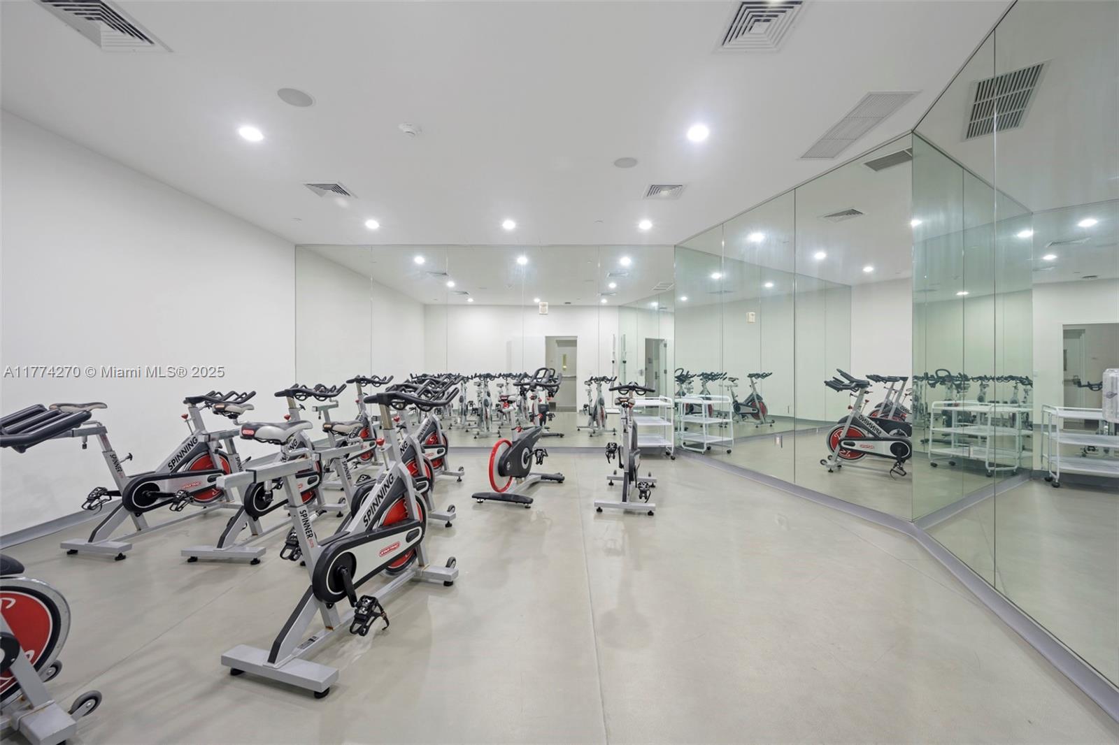 2950 NE 188th St #525, Aventura FL 33180
