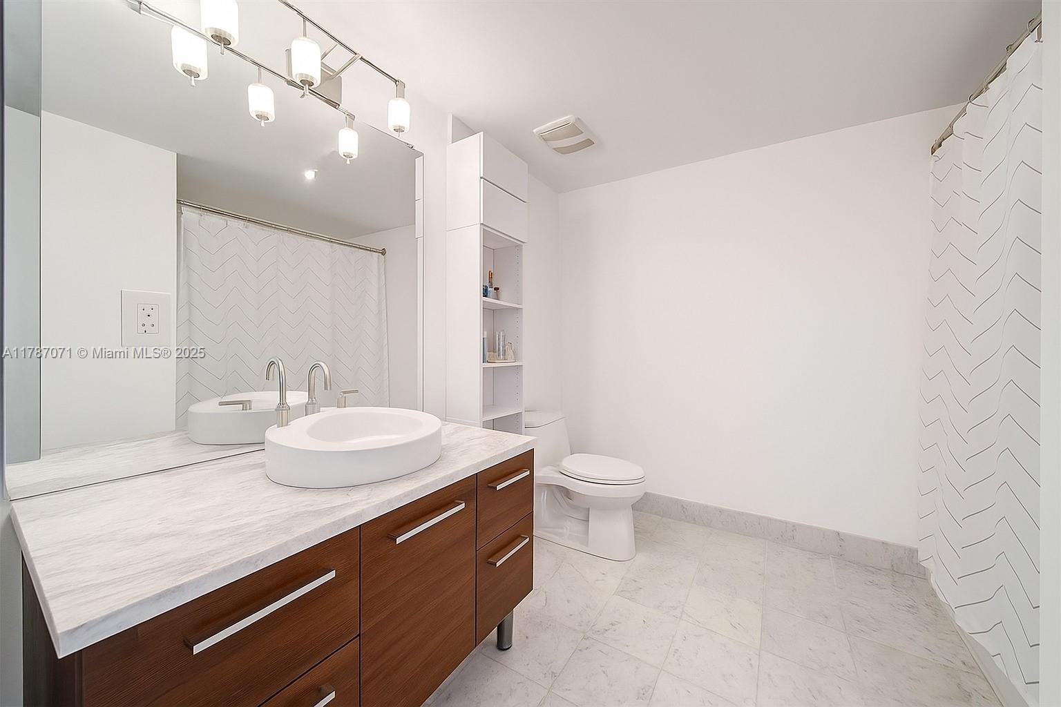 244 Biscayne Blvd #3007, Miami FL 33132