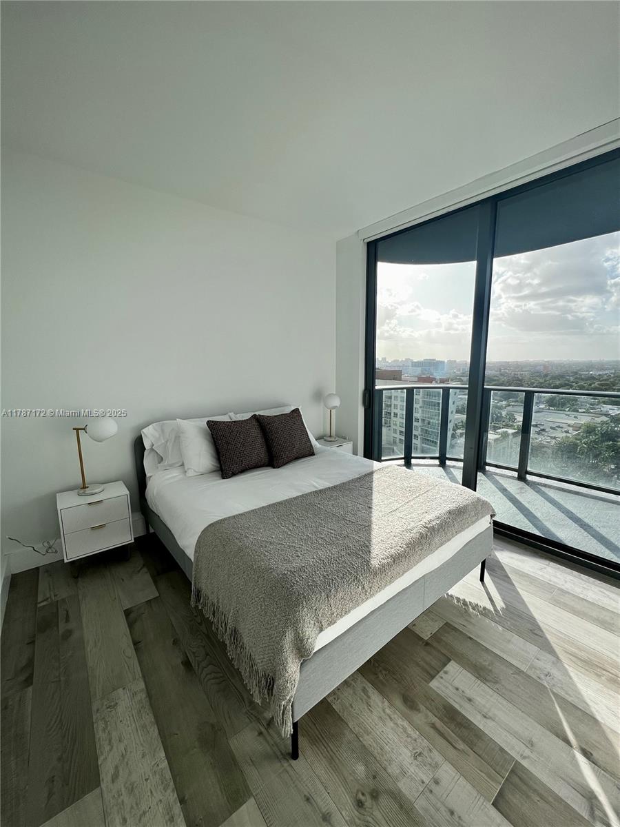 121 NE 34th St #1516, Miami FL 33137