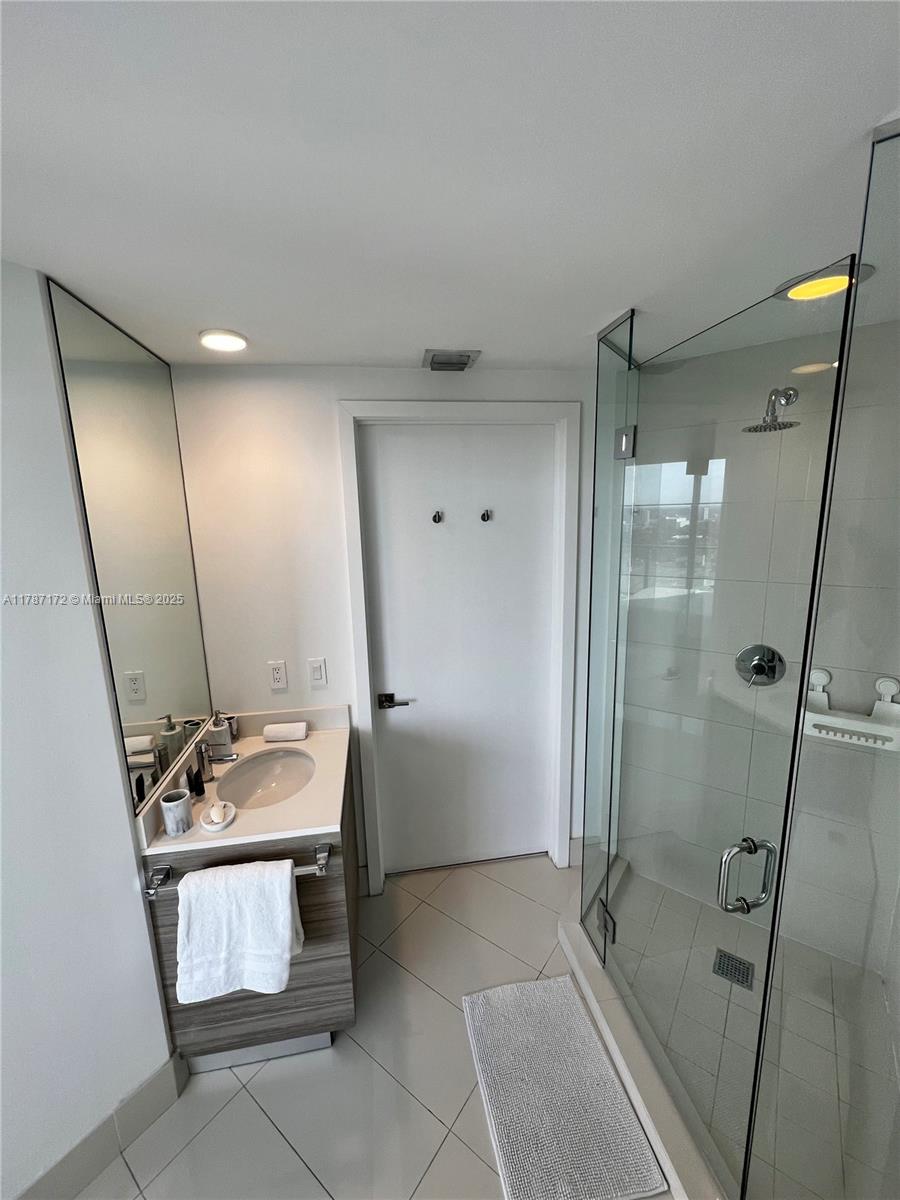 121 NE 34th St #1516, Miami FL 33137