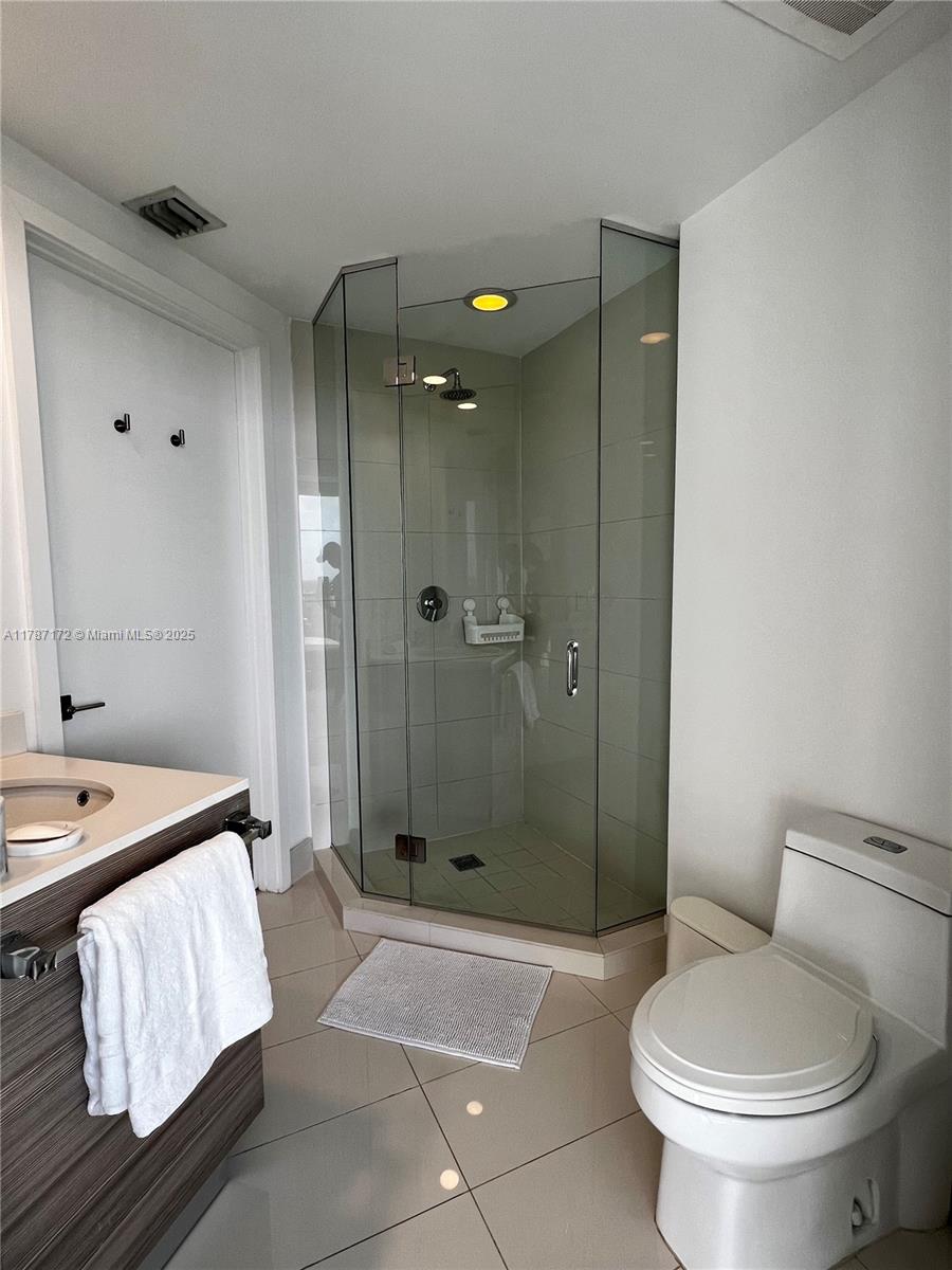 121 NE 34th St #1516, Miami FL 33137
