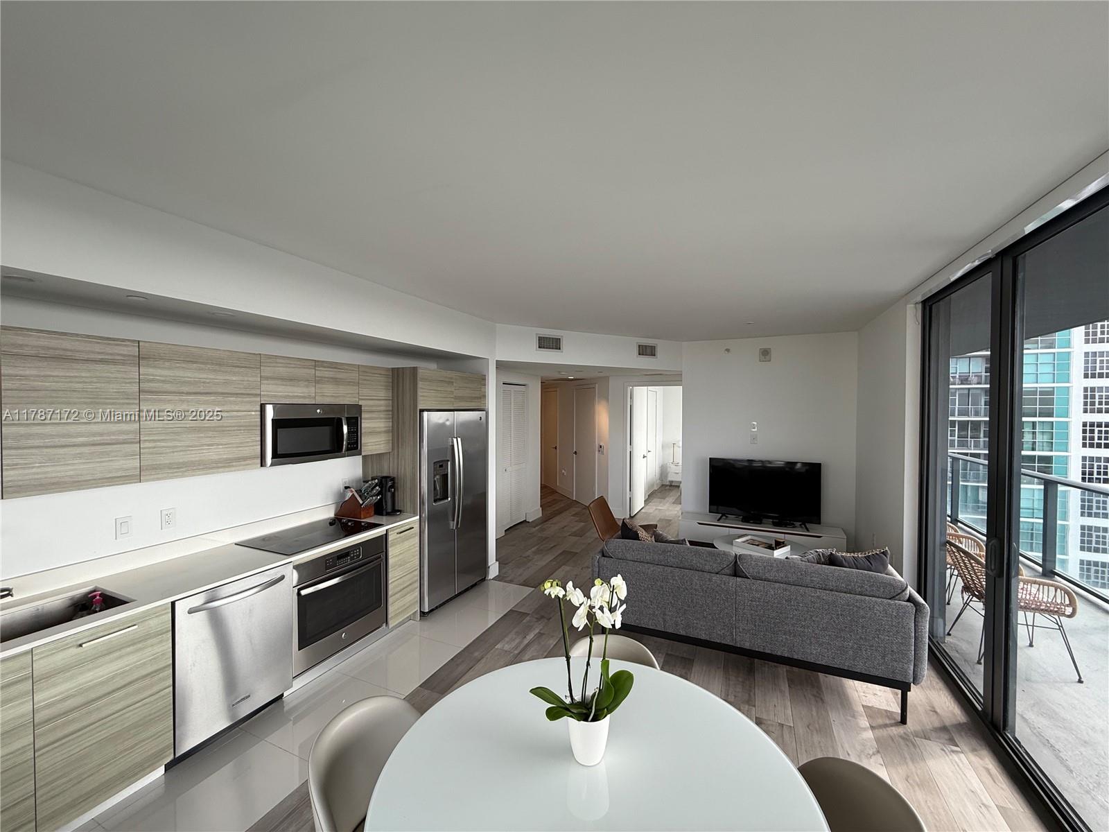121 NE 34th St #1516, Miami FL 33137