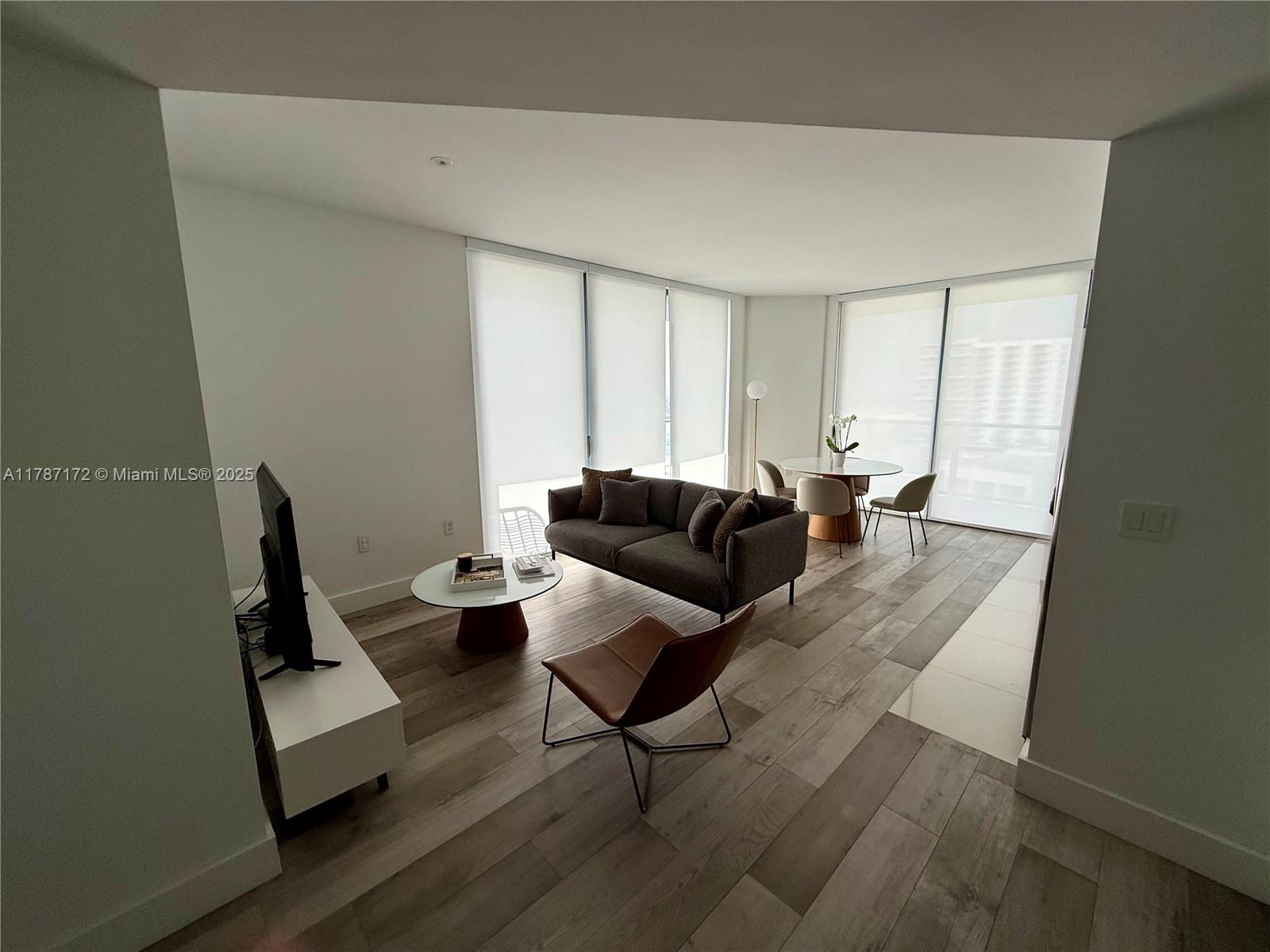 121 NE 34th St #1516, Miami FL 33137