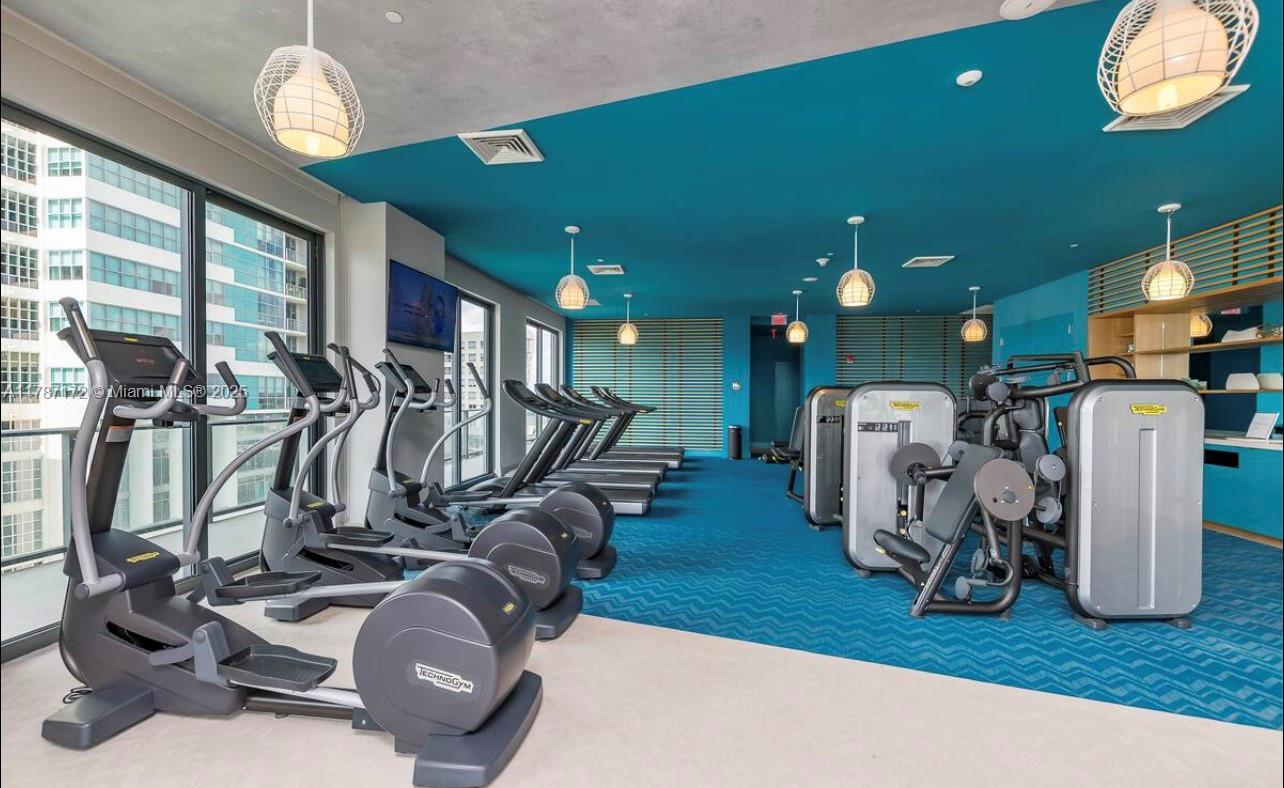 121 NE 34th St #1516, Miami FL 33137