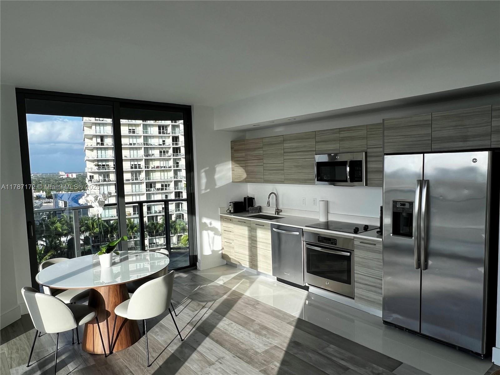 121 NE 34th St #1516, Miami FL 33137