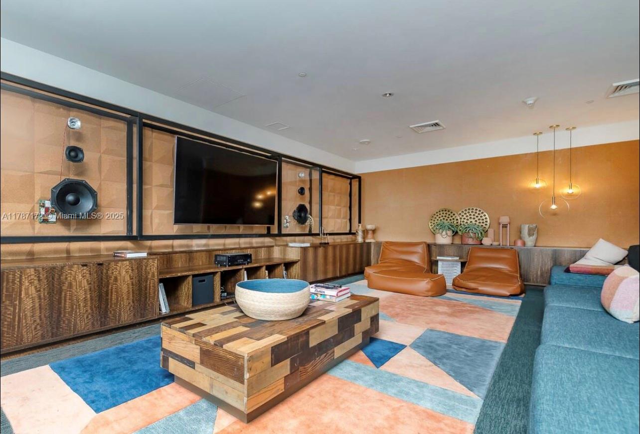 121 NE 34th St #1516, Miami FL 33137