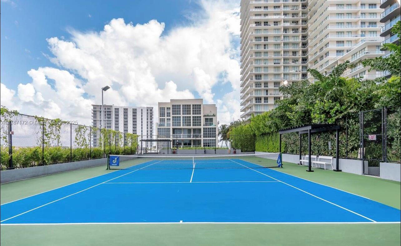 121 NE 34th St #1516, Miami FL 33137
