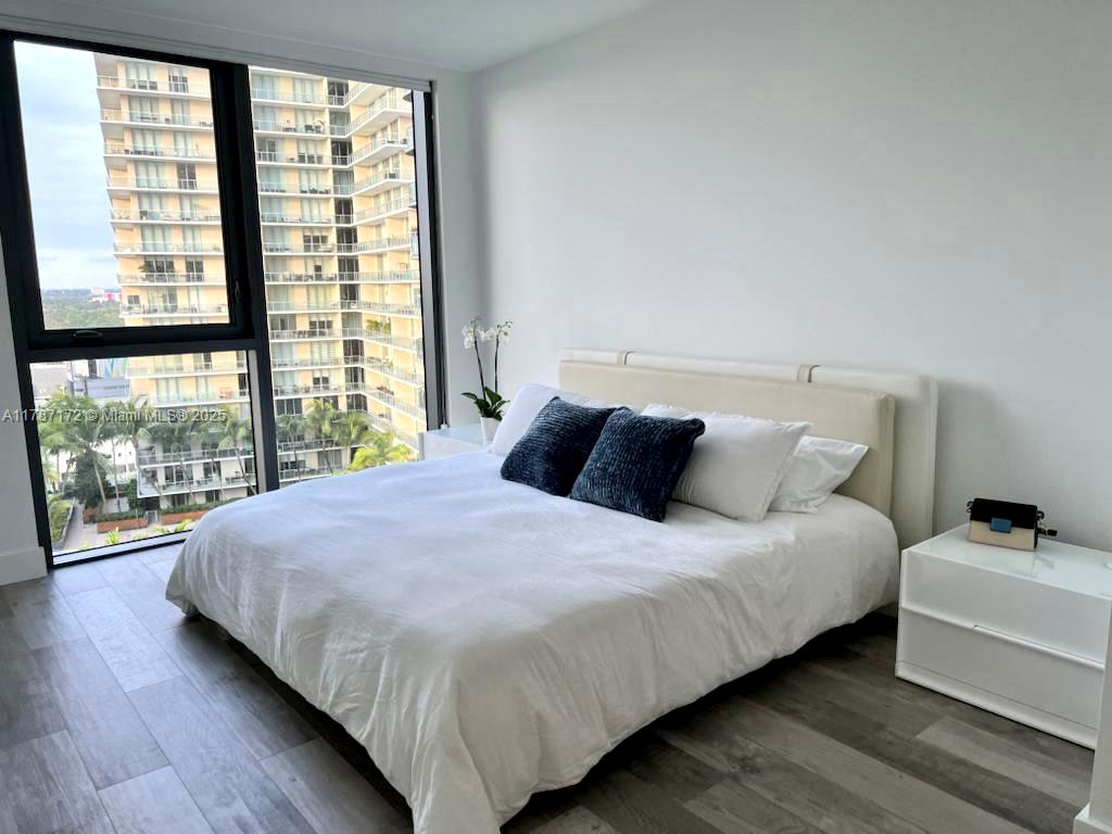121 NE 34th St #1516, Miami FL 33137