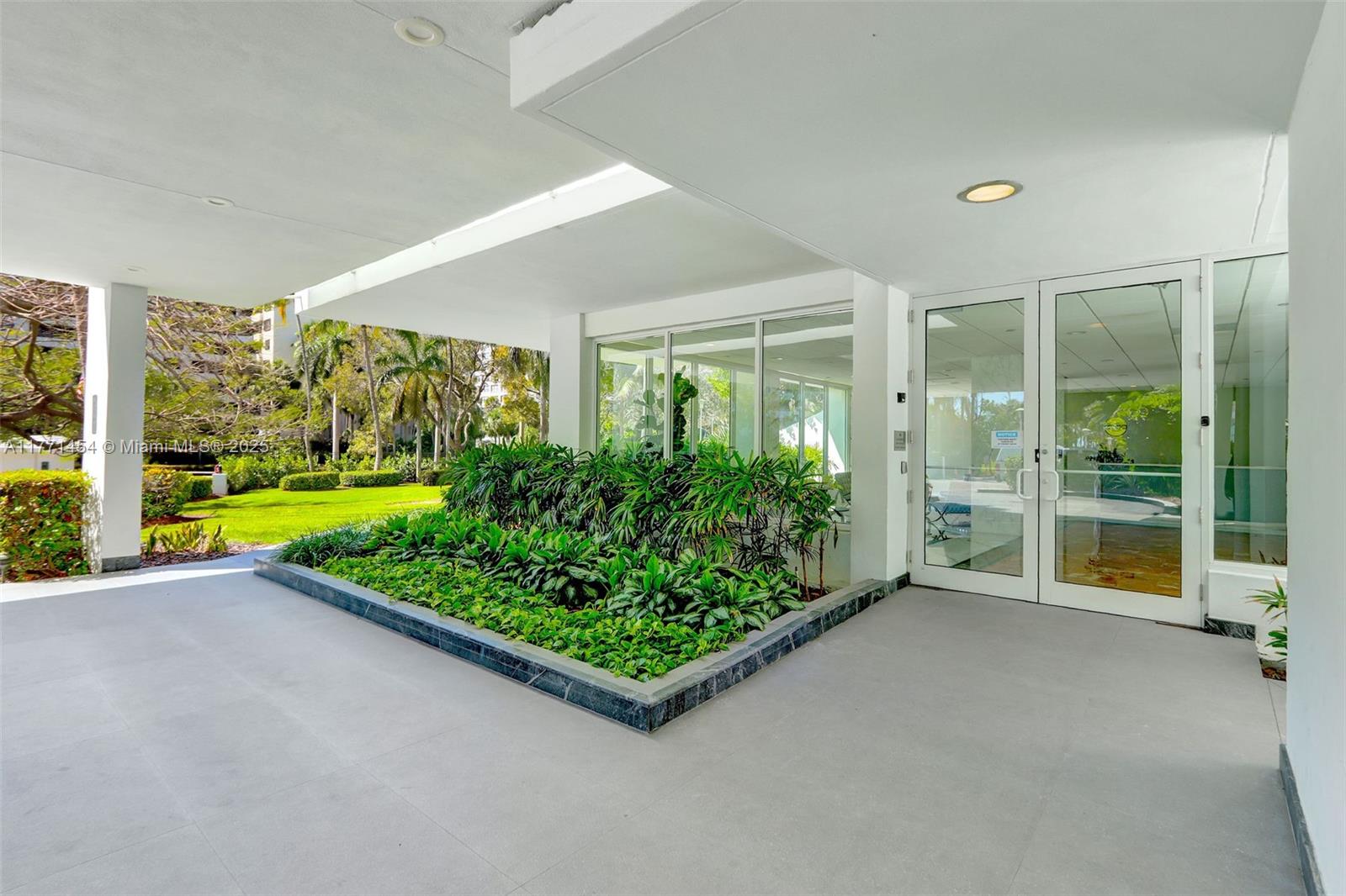 155 Ocean Lane Dr #310, Key Biscayne FL 33149