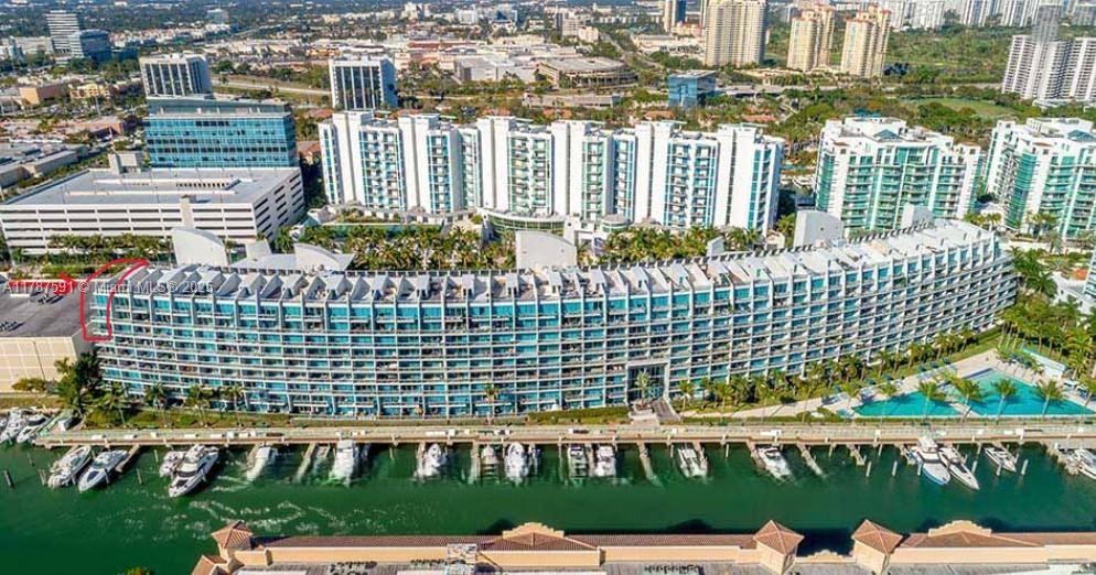Apartamento à Venda em Aventura, FL
