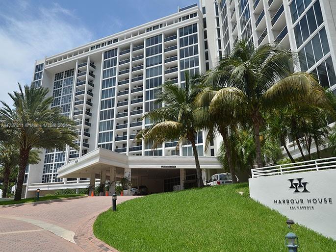 Condo for Rent in Bal Harbour, FL