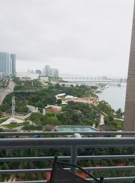 listing main picture