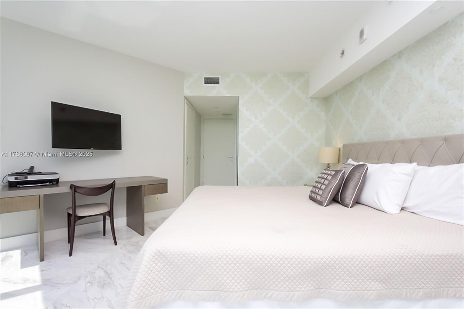 1300 Brickell Bay Dr #3102, Miami FL 33131