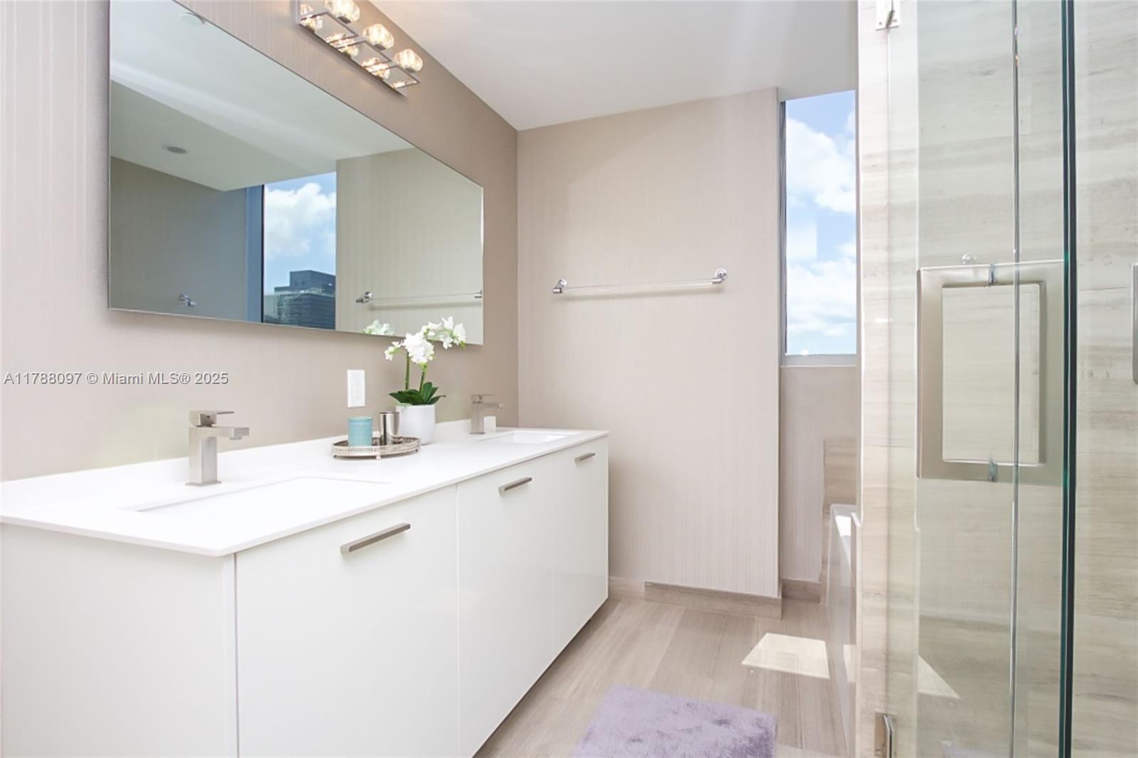 1300 Brickell Bay Dr #3102, Miami FL 33131