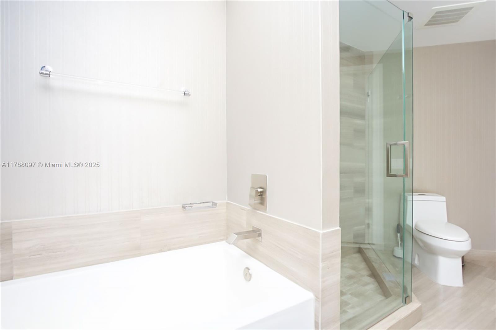 1300 Brickell Bay Dr #3102, Miami FL 33131