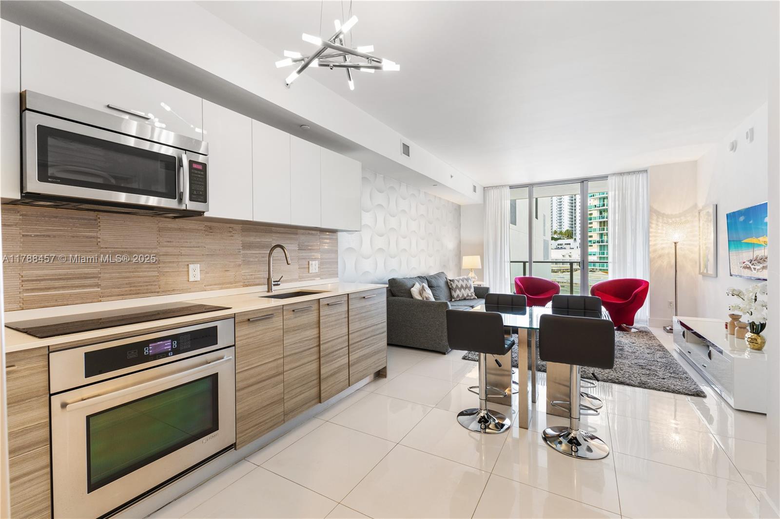 1300 Brickell Bay Dr #1010, Miami FL 33131
