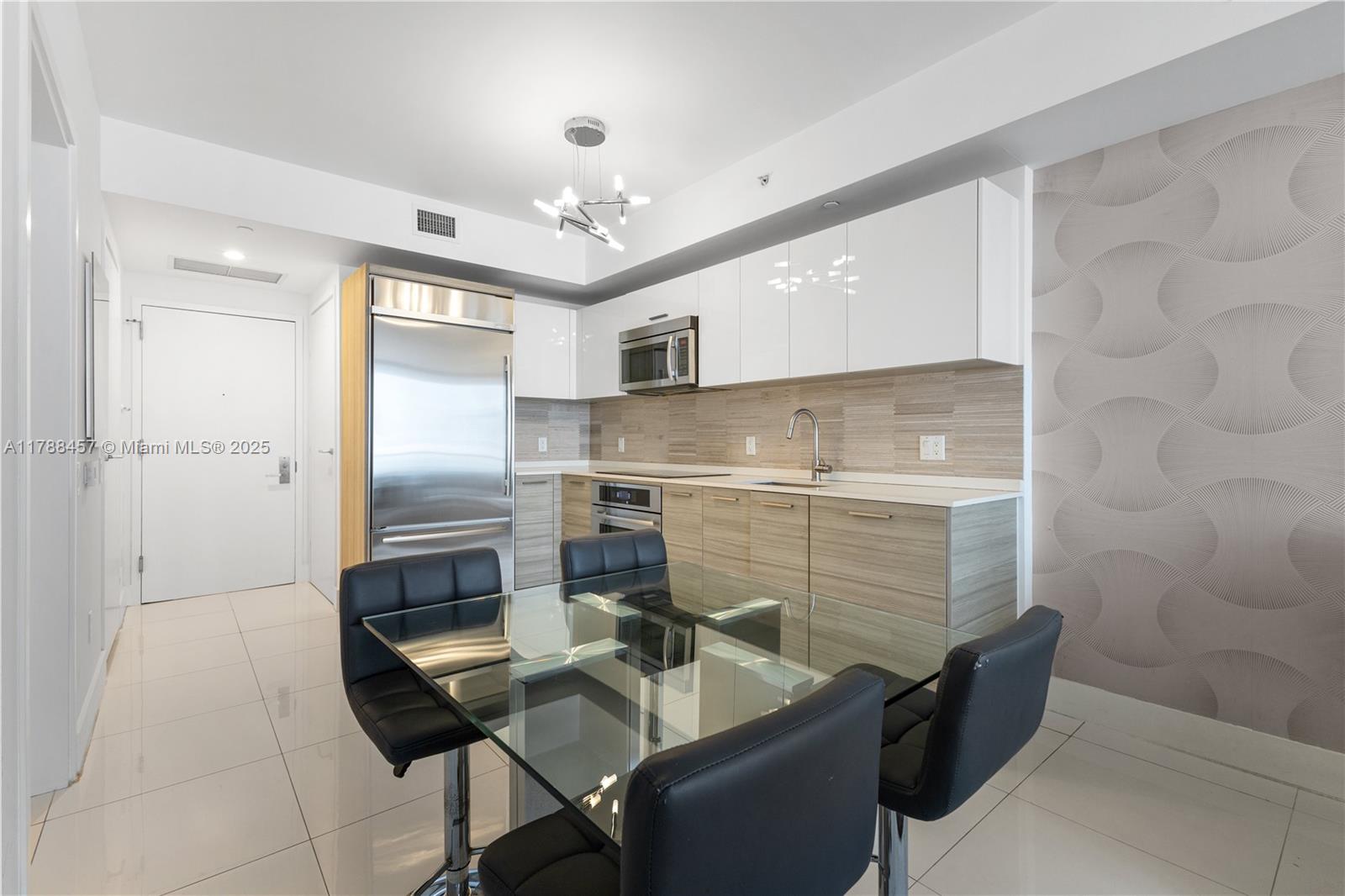 1300 Brickell Bay Dr #1010, Miami FL 33131
