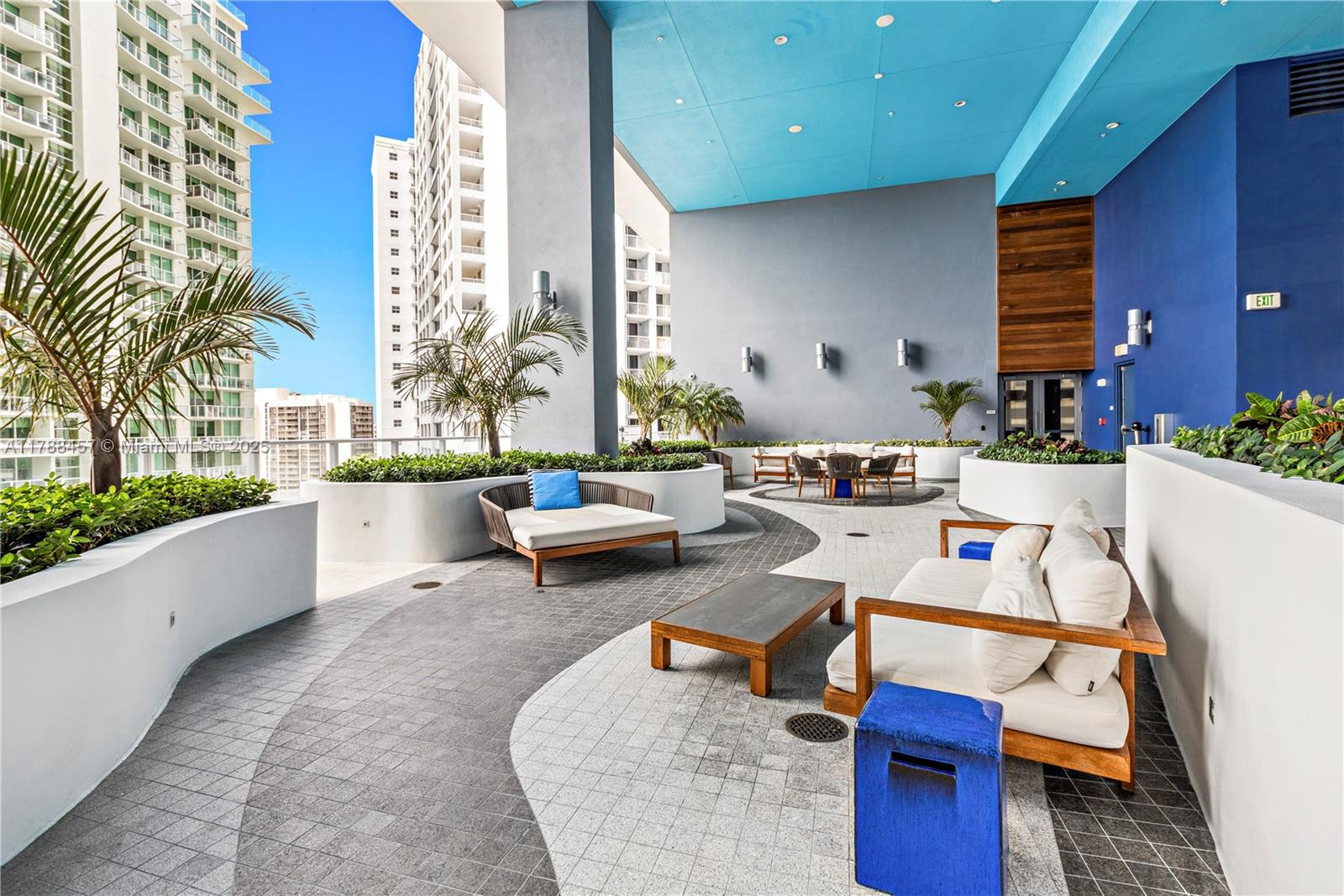 1300 Brickell Bay Dr #1010, Miami FL 33131
