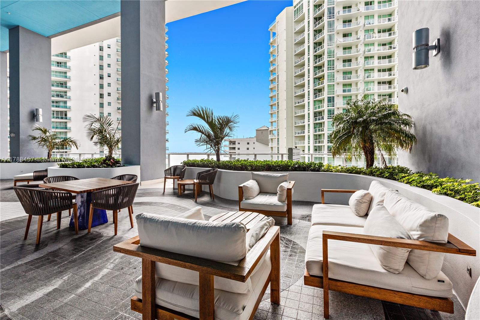 1300 Brickell Bay Dr #1010, Miami FL 33131