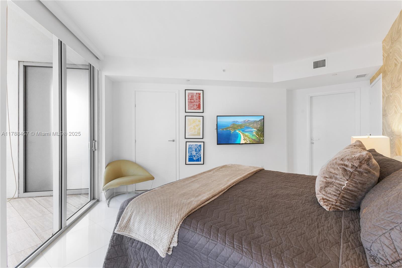 1300 Brickell Bay Dr #1010, Miami FL 33131