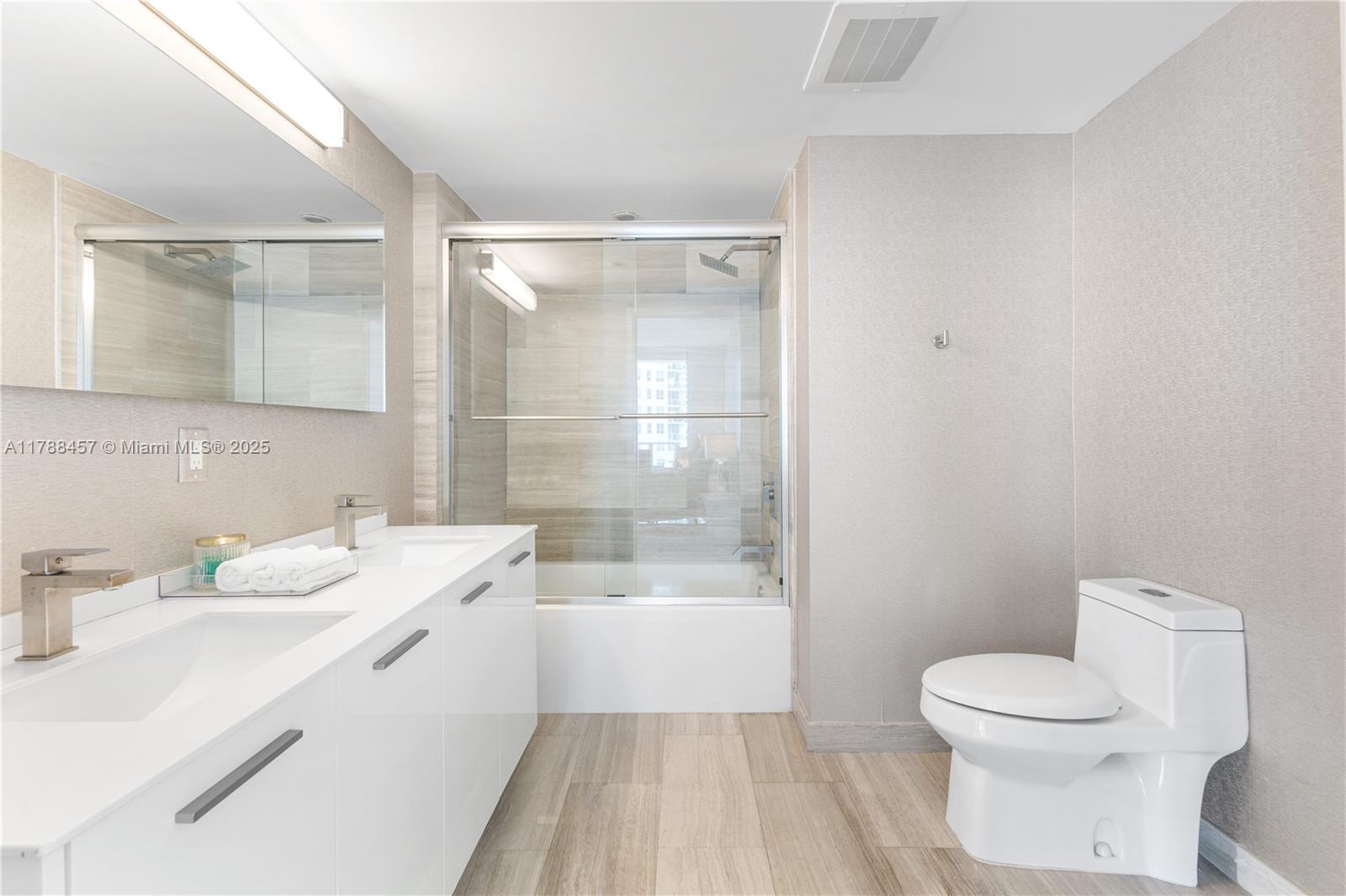 1300 Brickell Bay Dr #1010, Miami FL 33131