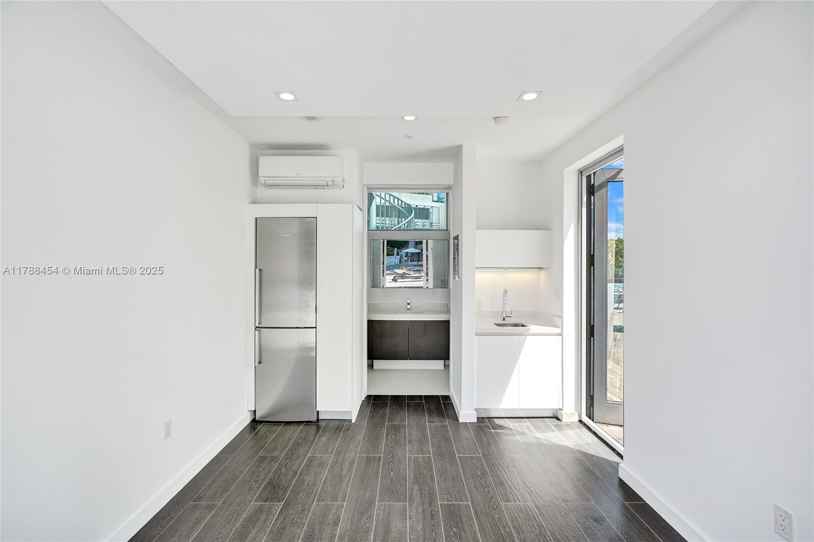 851 NE 1st Ave, Cabana #7, Miami FL 33132