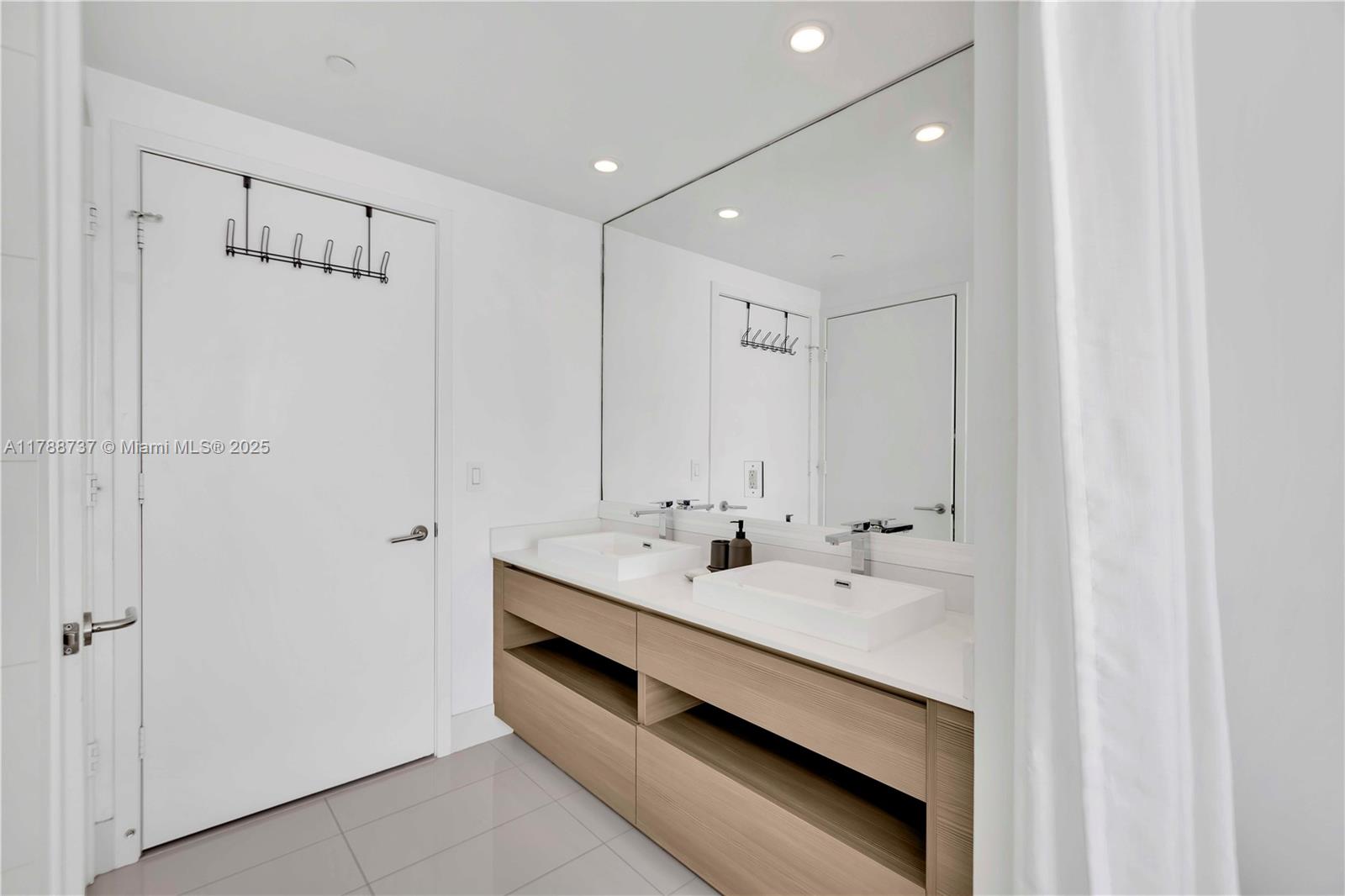 460 NE 28th St #3703, Miami FL 33137
