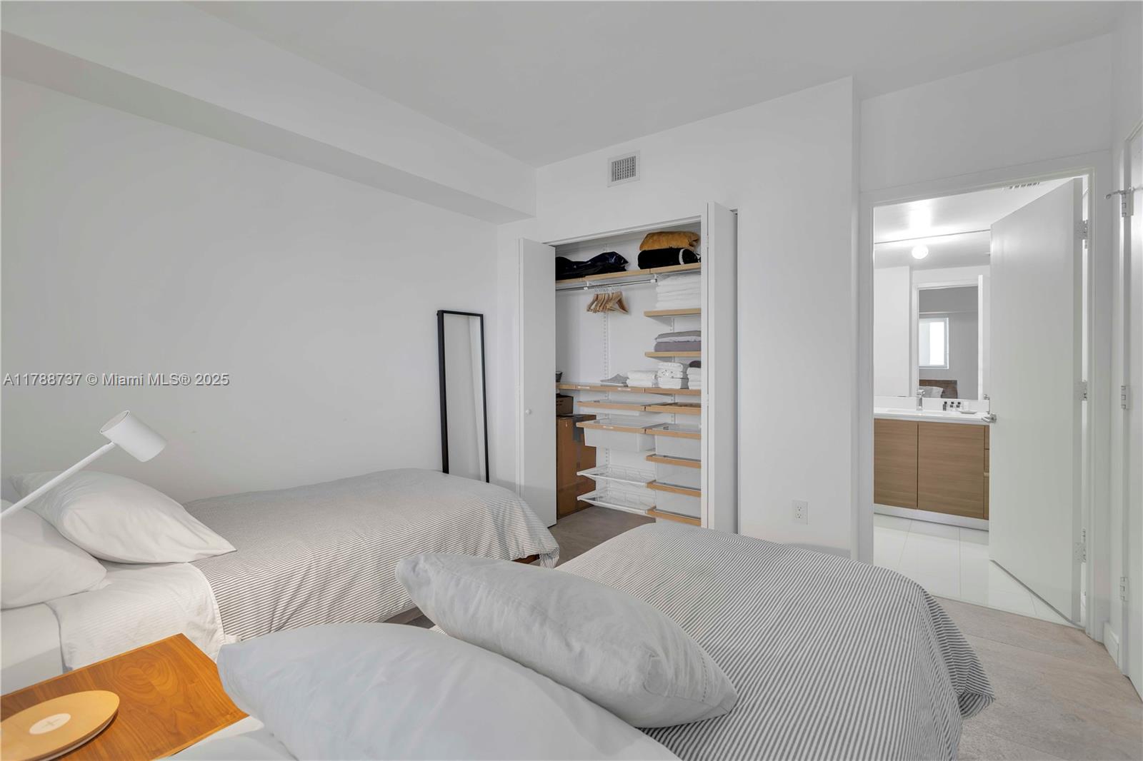 460 NE 28th St #3703, Miami FL 33137