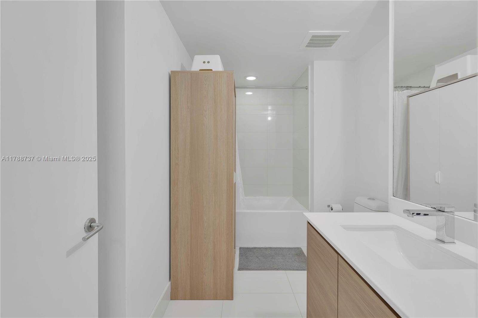 460 NE 28th St #3703, Miami FL 33137