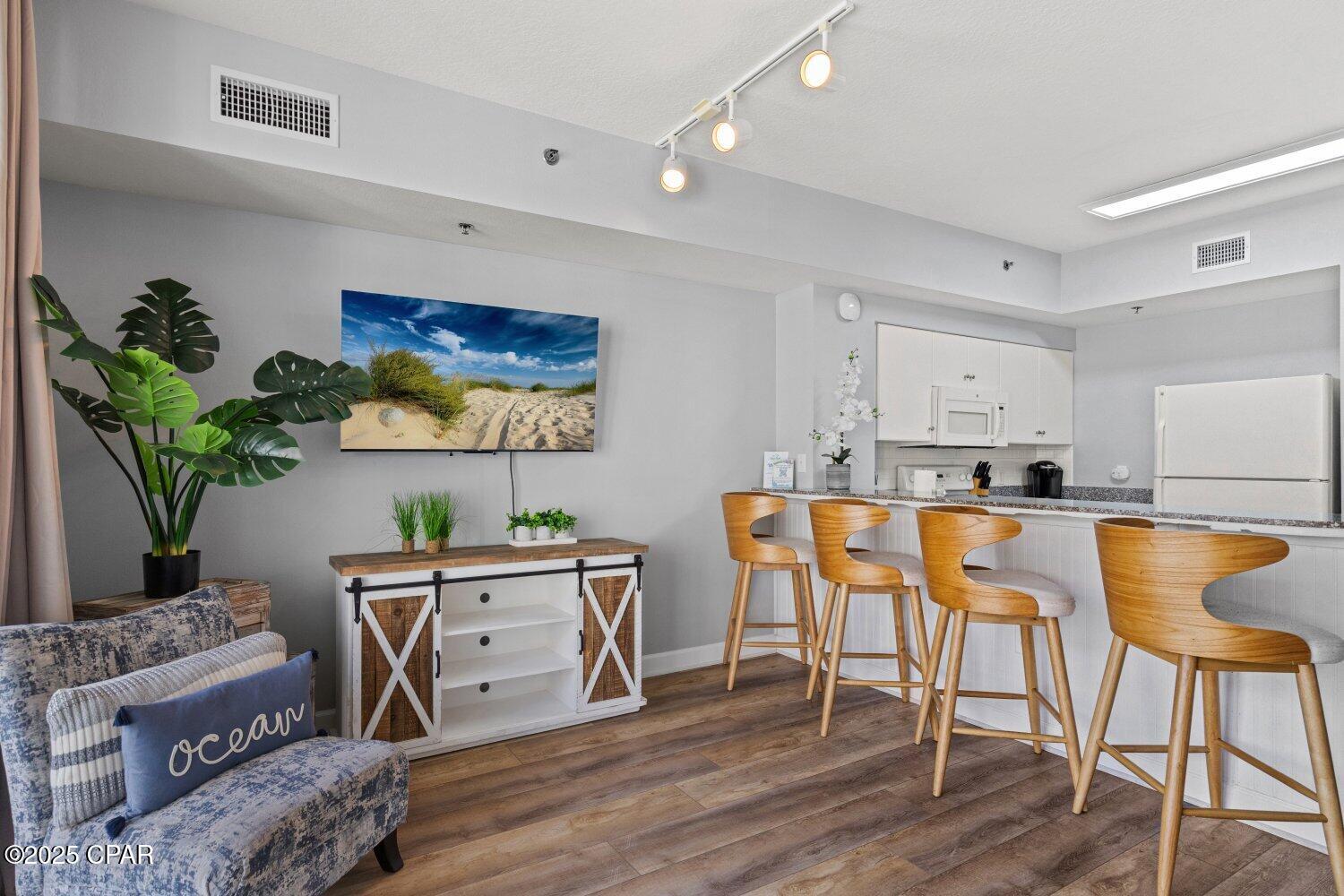 Image 3 For 9900 Thomas Drive 1408