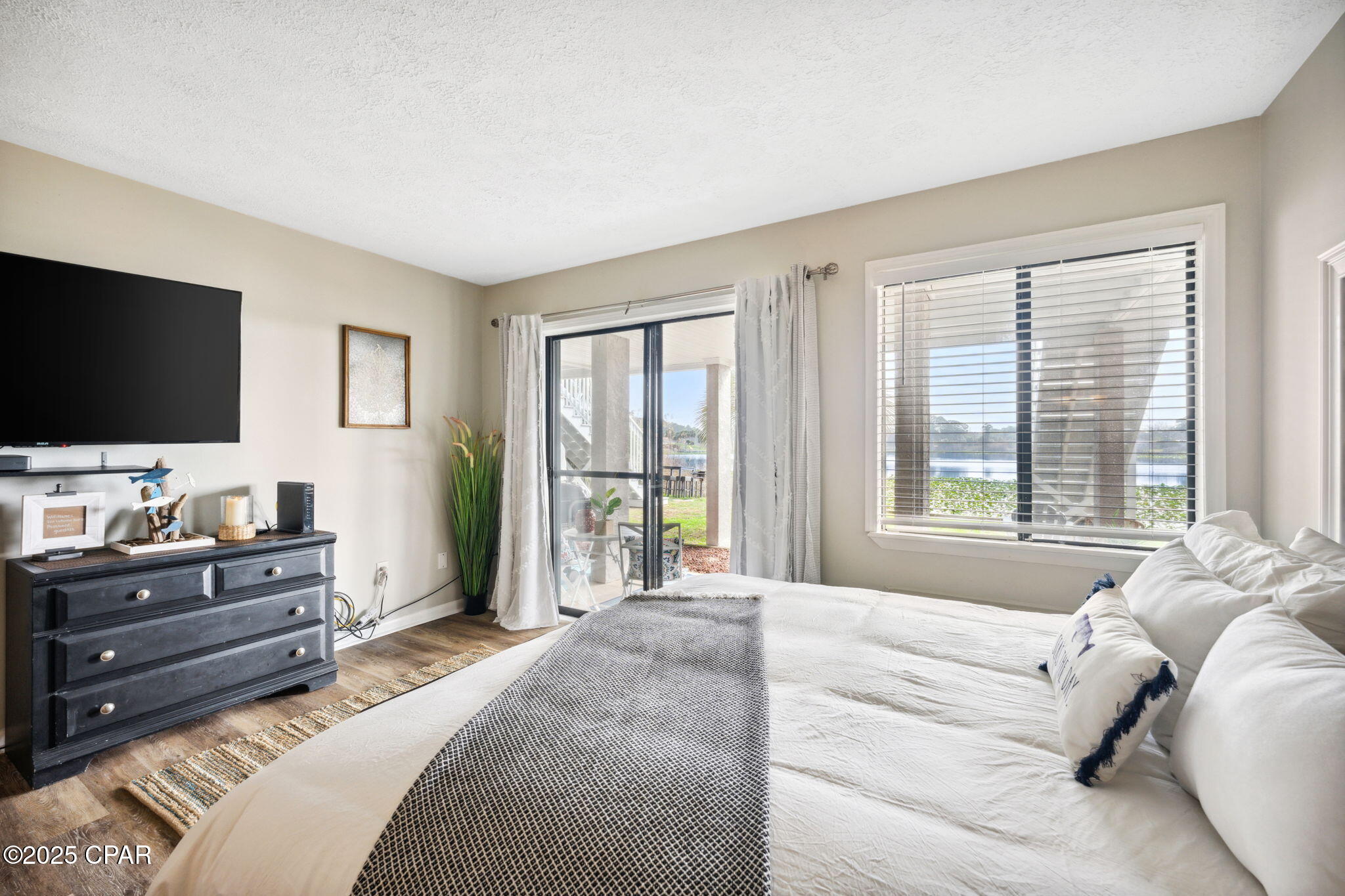 Image 9 For 301 Lullwater Drive 281