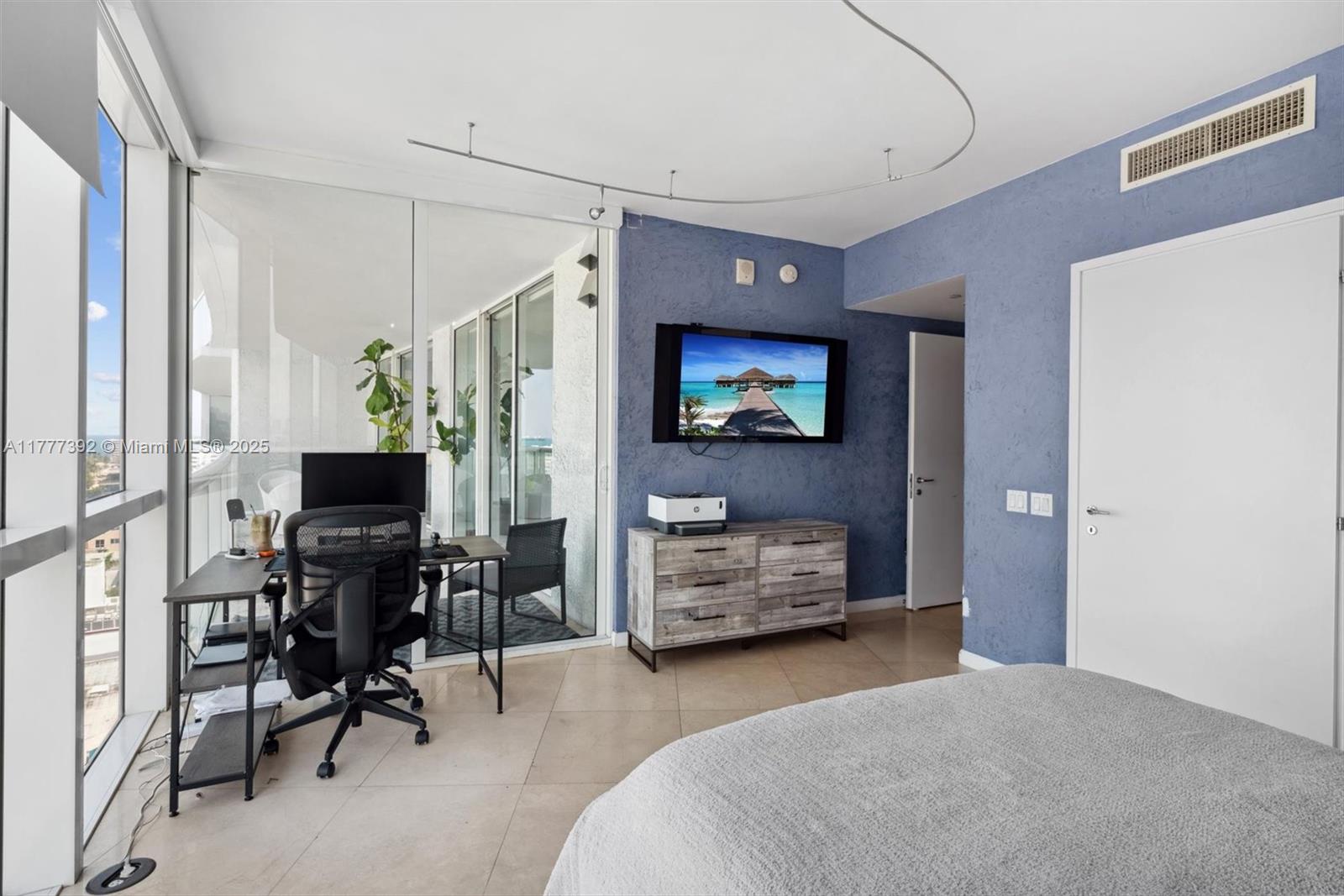 450 Alton Rd #1404, Miami Beach FL 33139