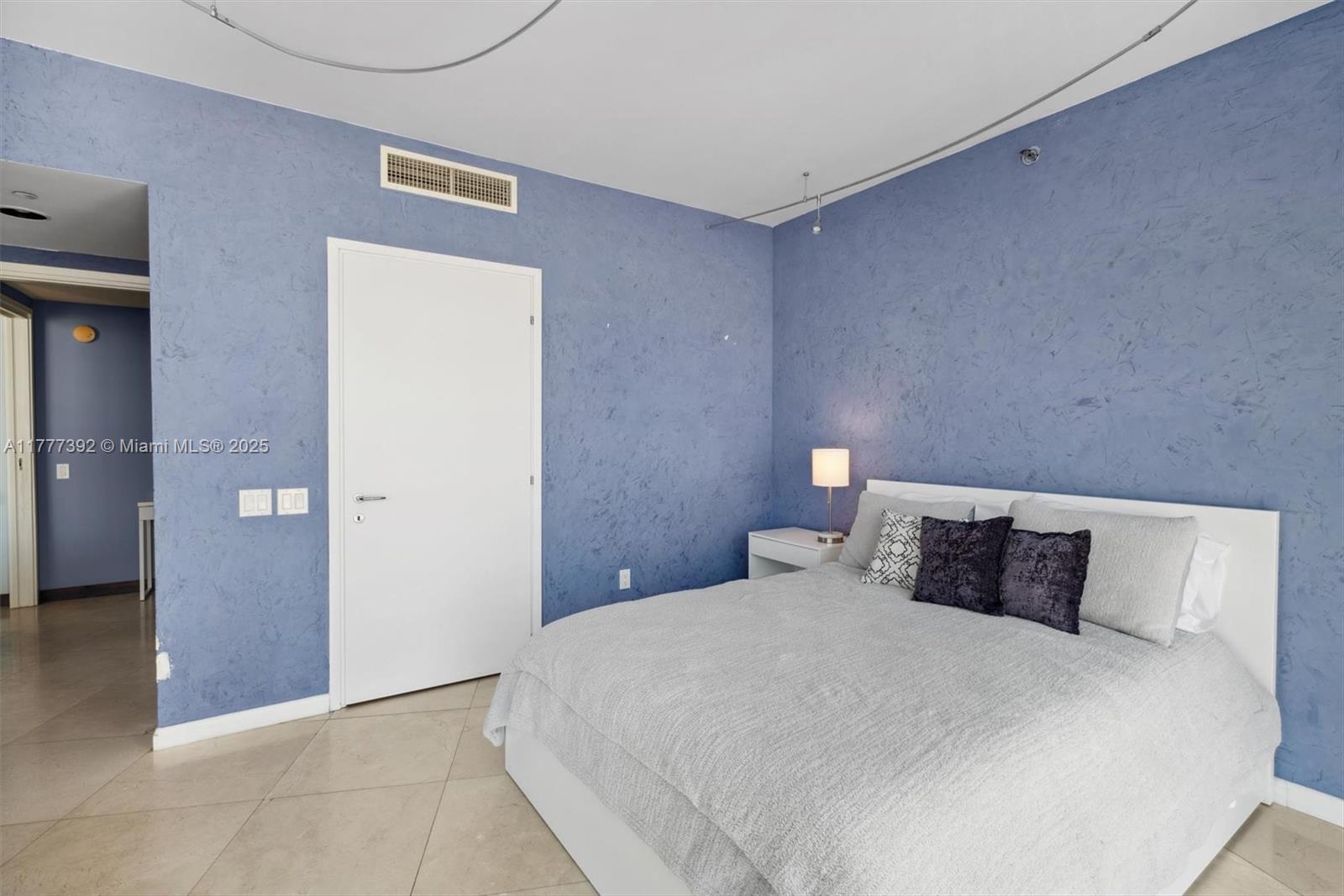 450 Alton Rd #1404, Miami Beach FL 33139