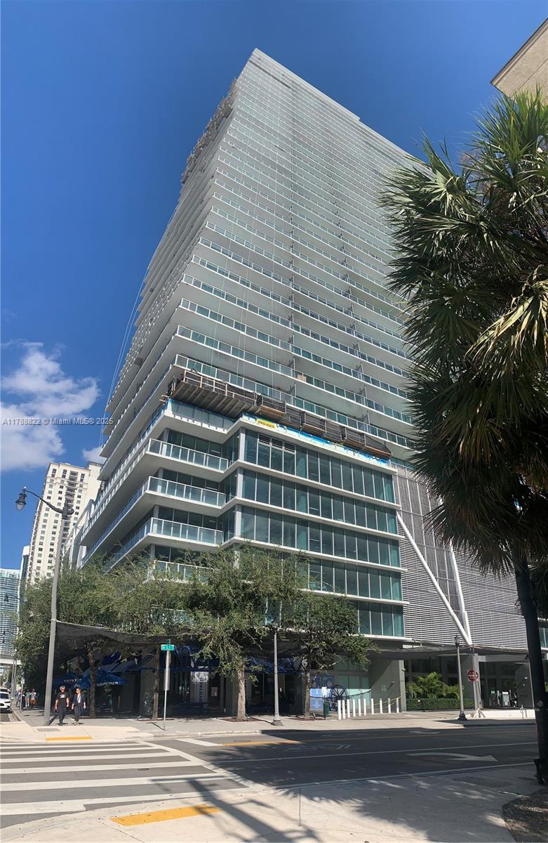 The Axis On Brickell Cond