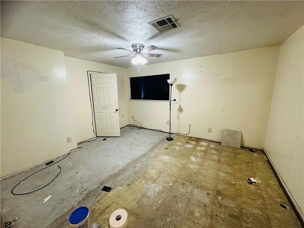 Photo 2 of Single Family Residence at 157 Dillard Dr, Westwego, LA 70094 | MLS# 2498340 |  | Sold on 2025-05-09