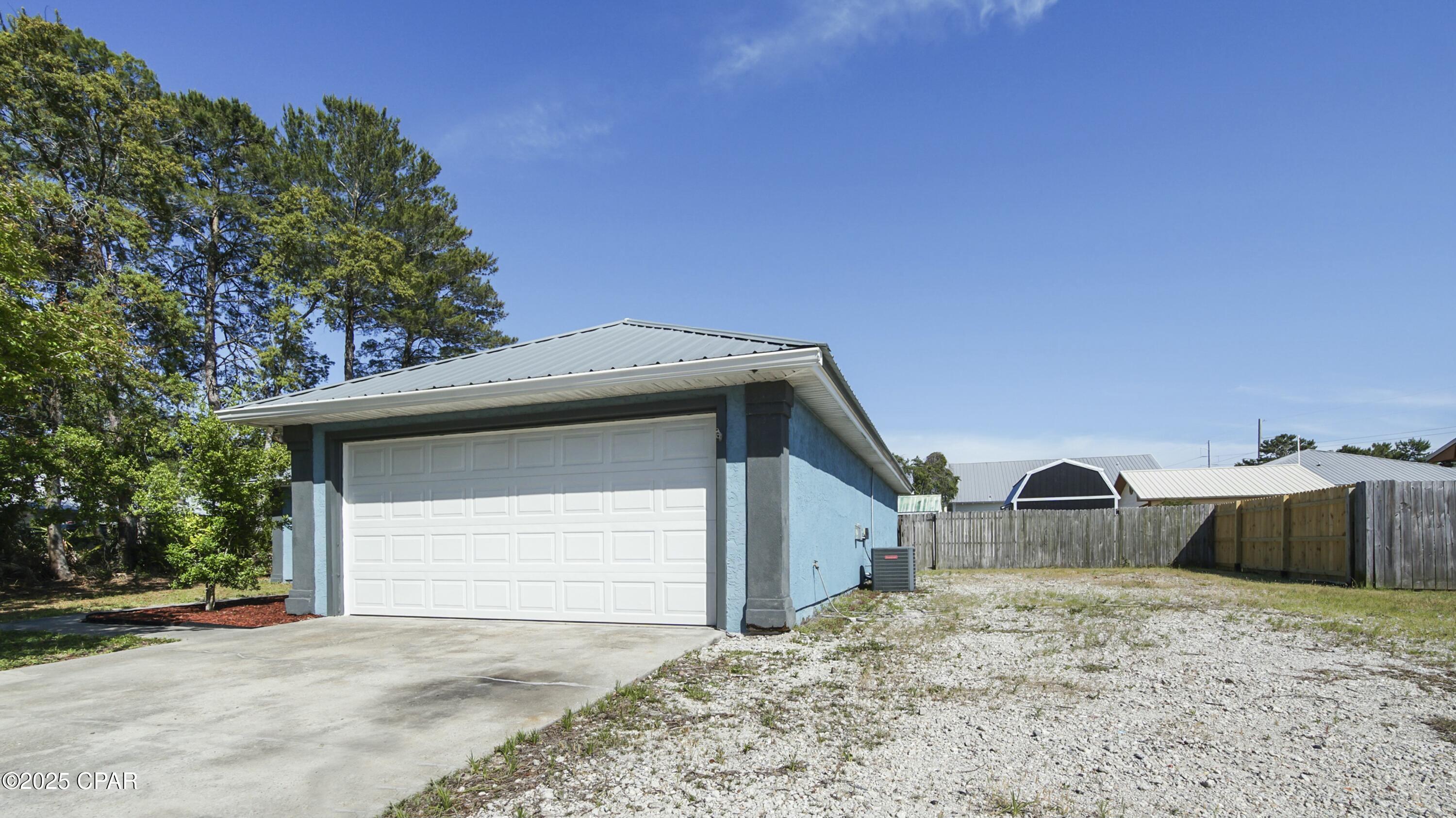 Image 3 For 558 Lakeshore Drive