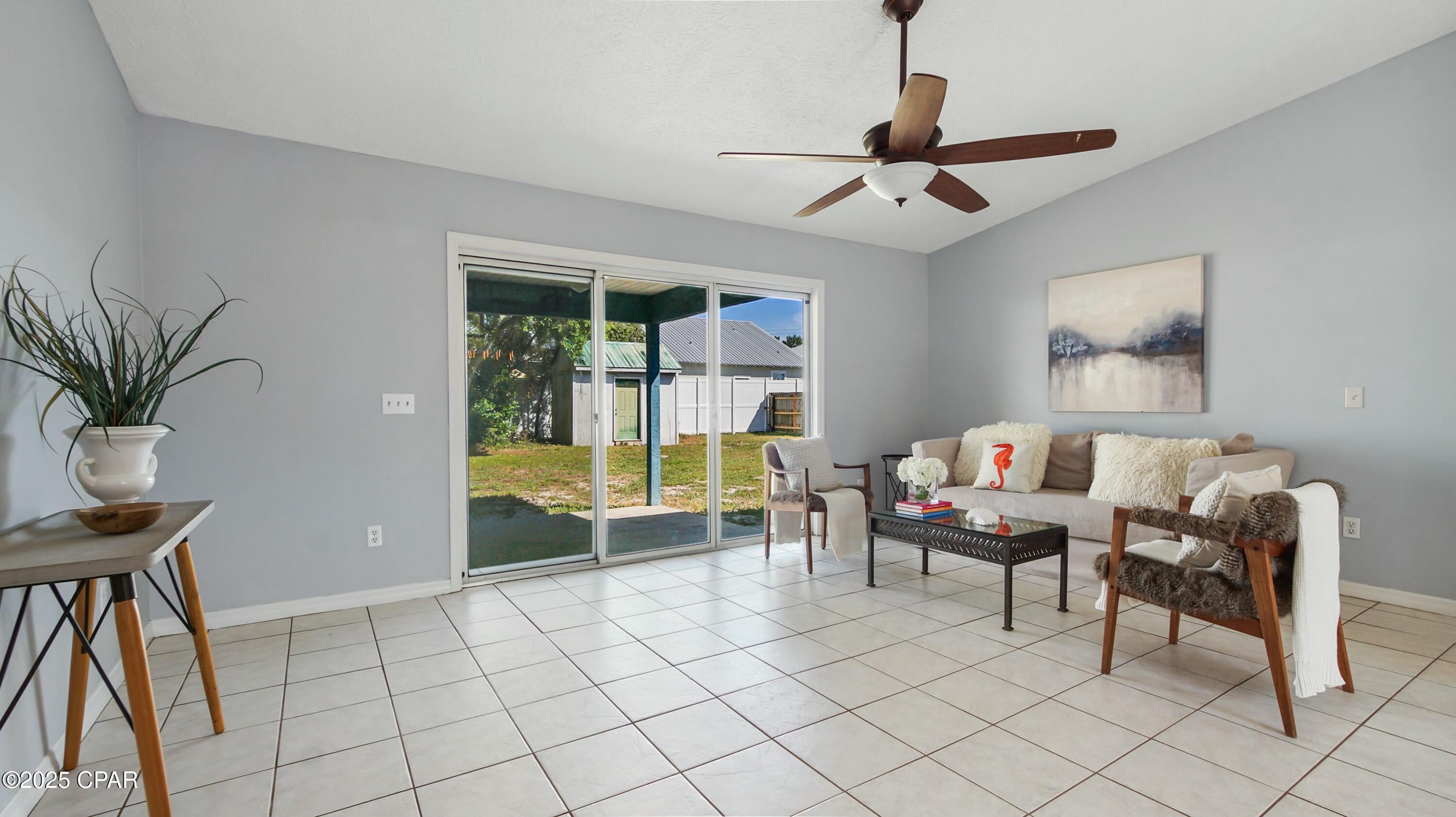 Image 6 For 558 Lakeshore Drive