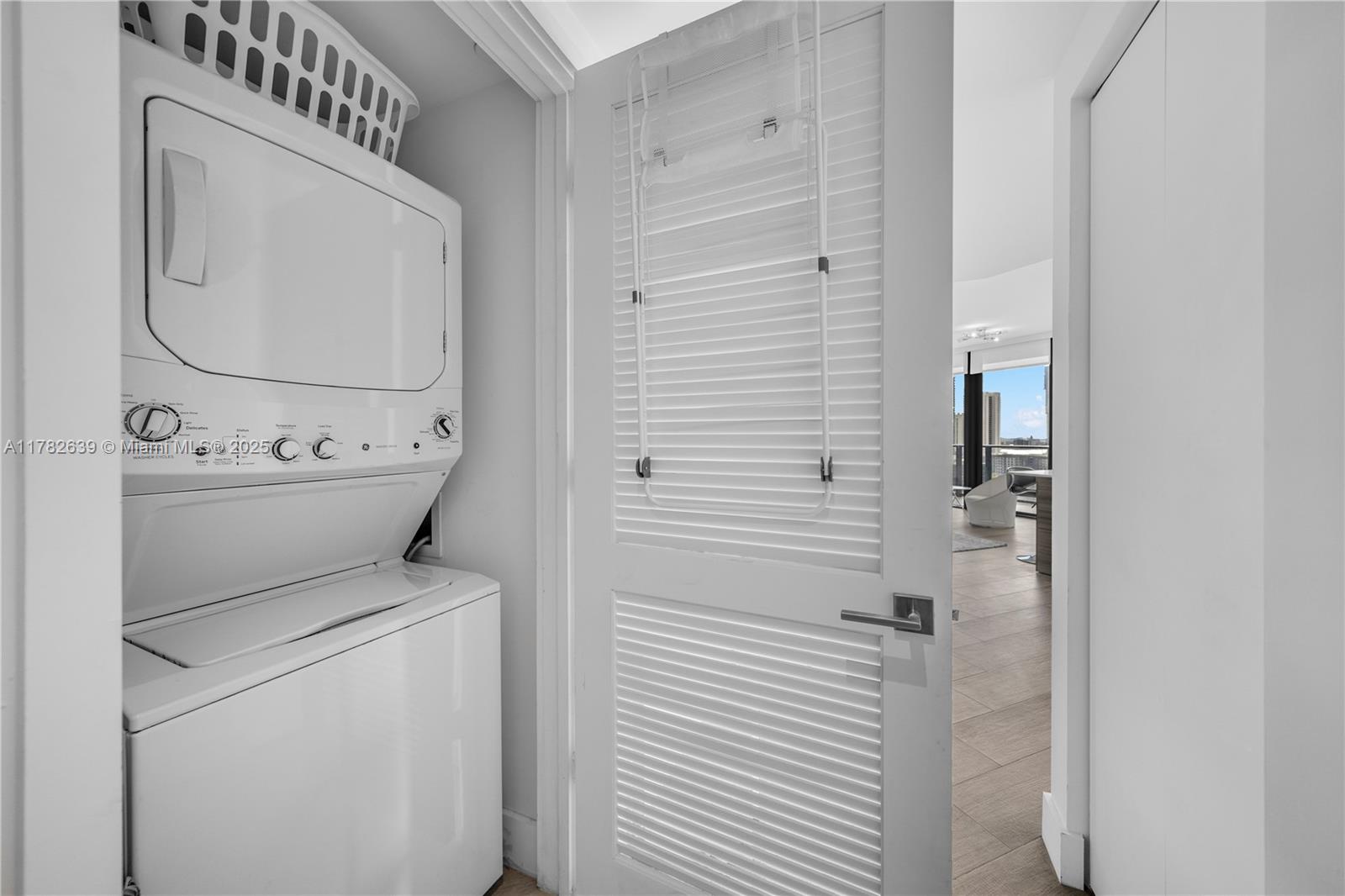 121 NE 34th St #1704, Miami FL 33137